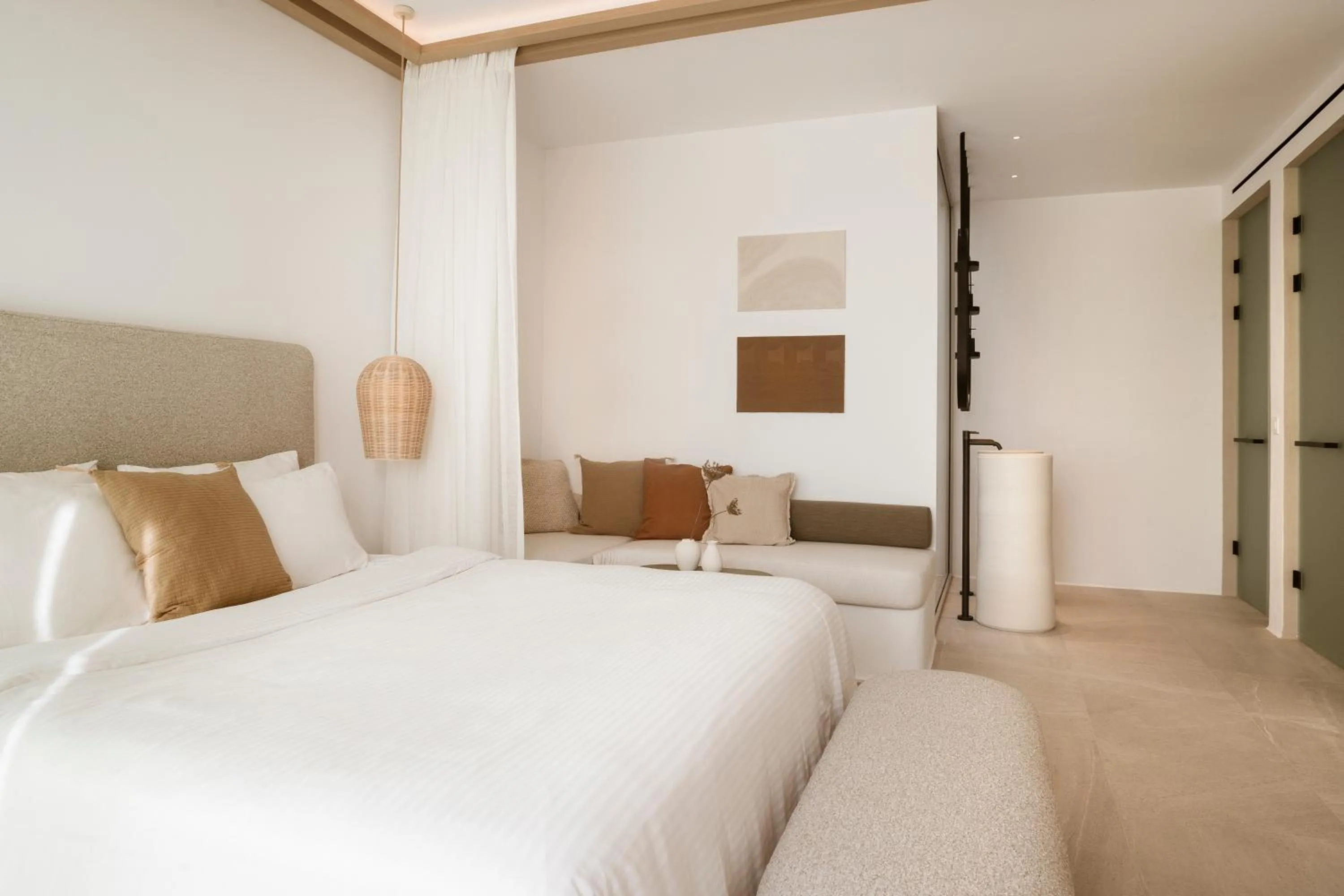 Bed in Mykonos Flow - Super Paradise