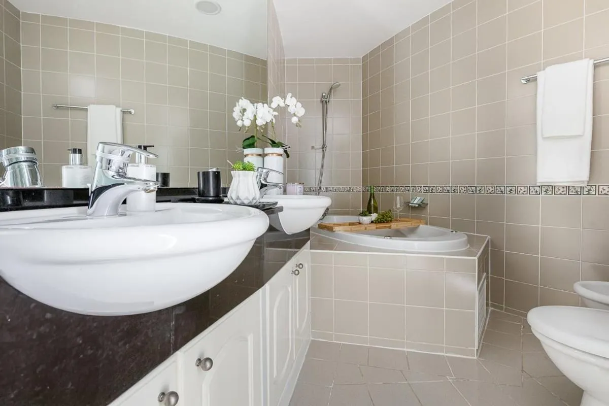 Frank Porter - Marina Terrace Tower