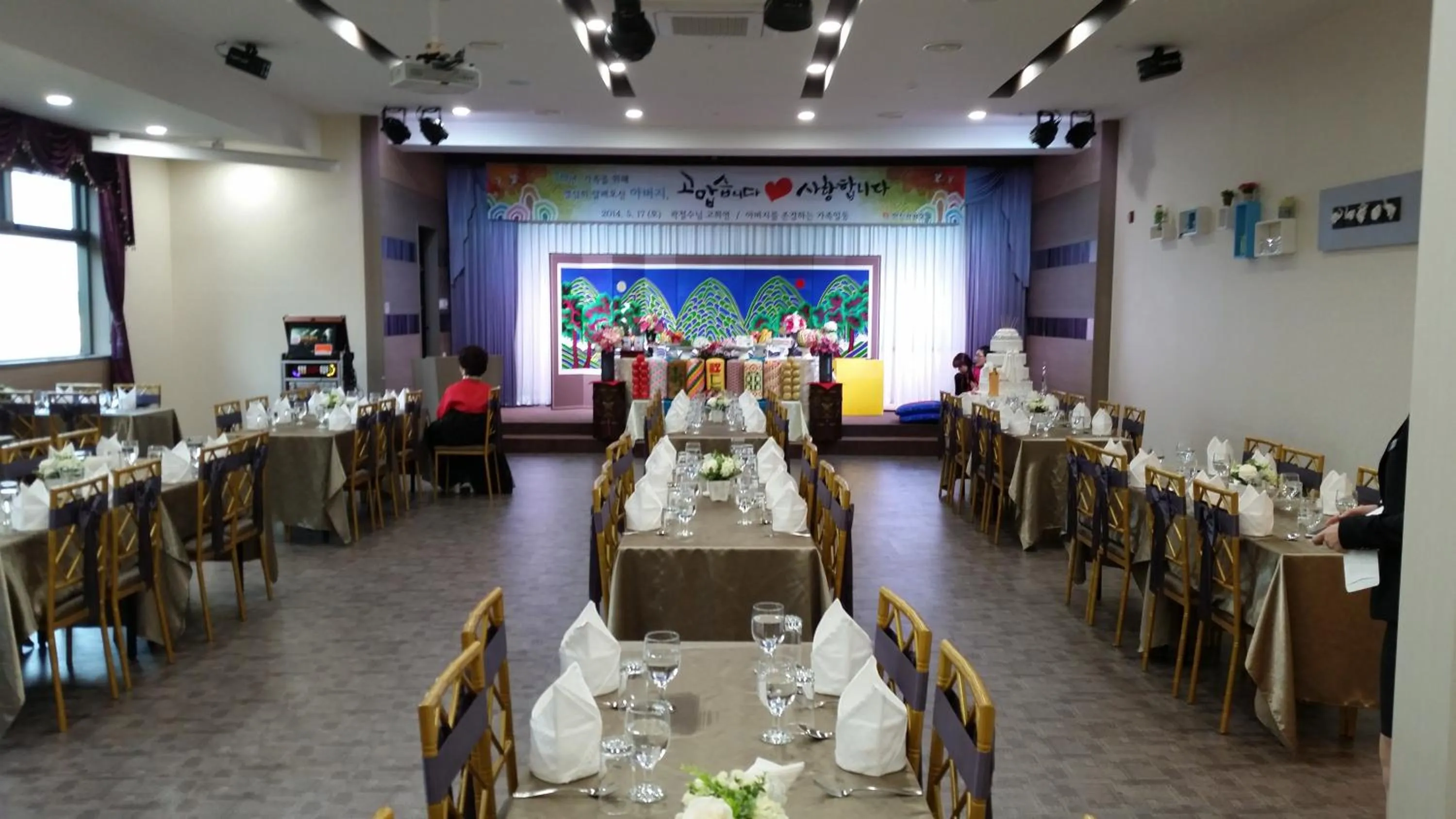 Restaurant/places to eat in Hyunjin Tourist Hotel