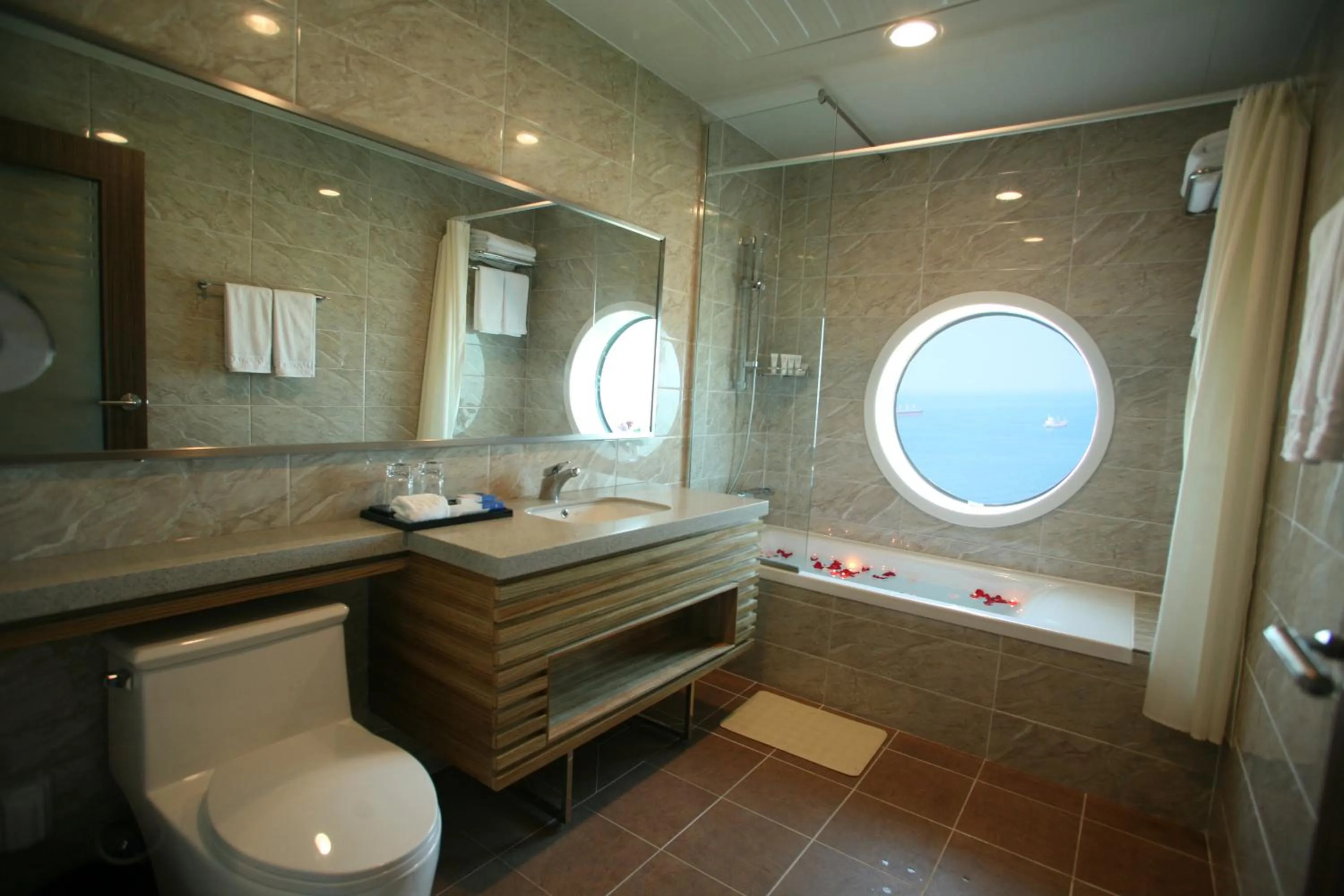 Bathroom in Hyunjin Tourist Hotel