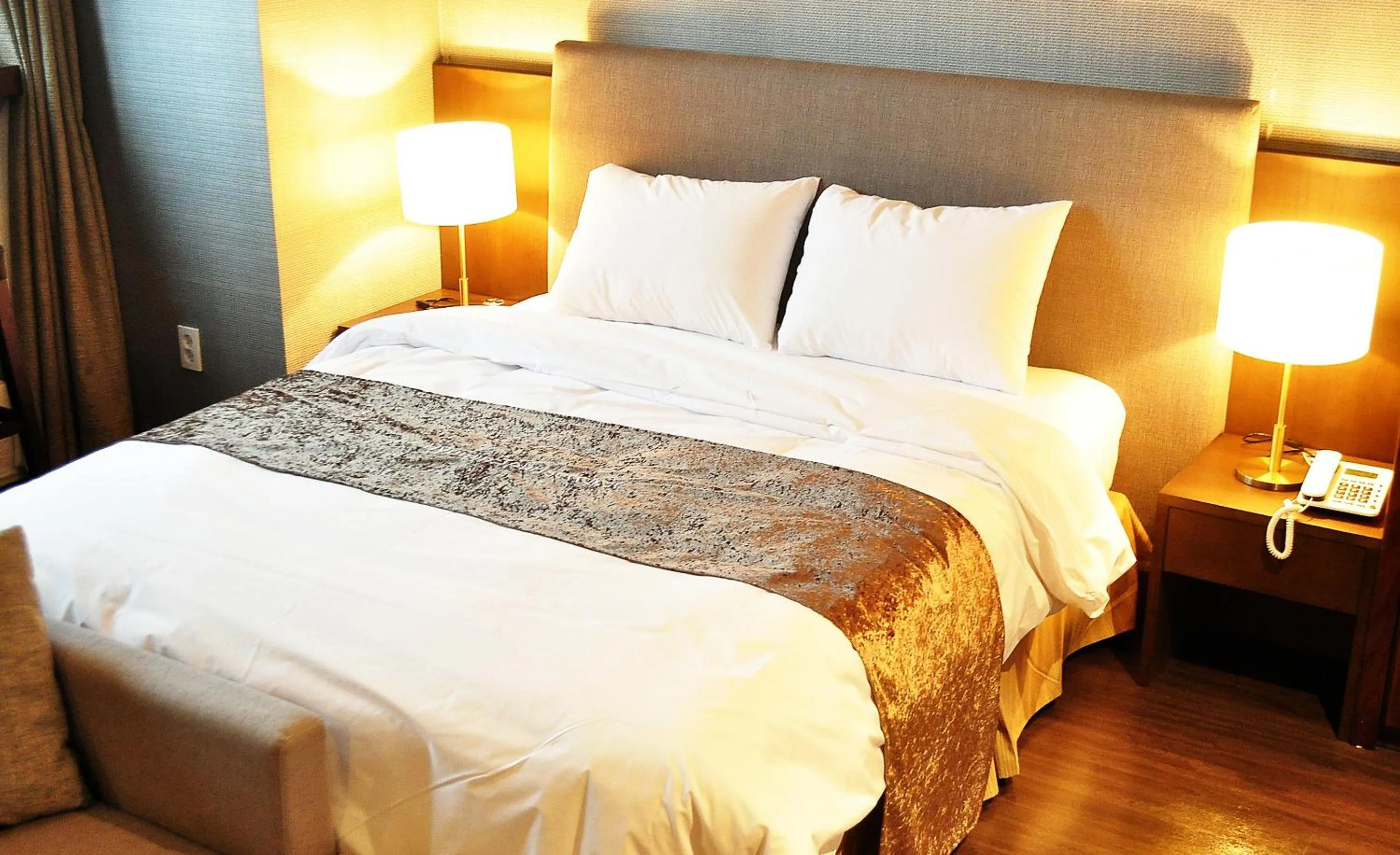 Photo of the whole room, Bed in Hyunjin Tourist Hotel