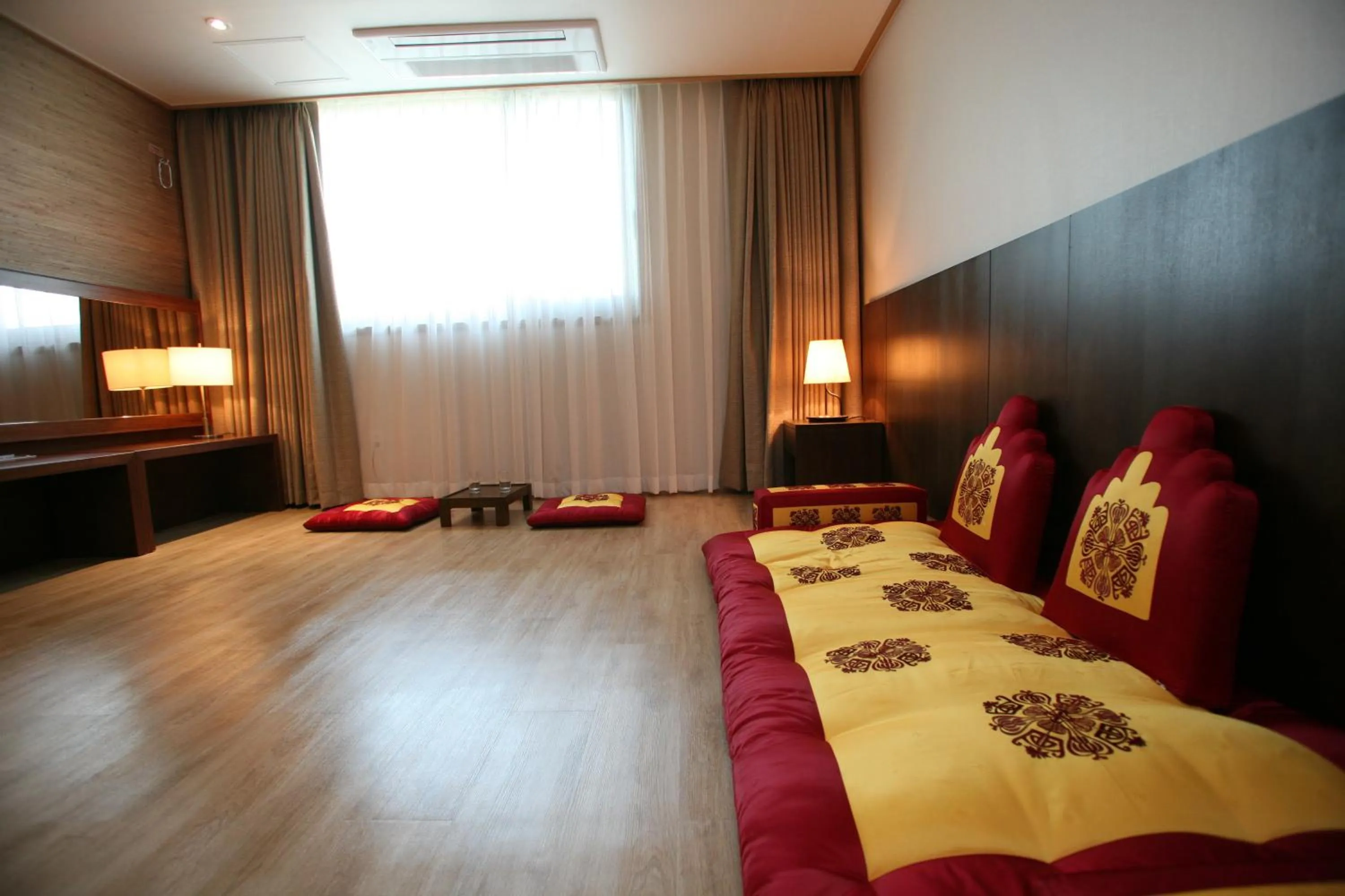 Photo of the whole room, Bed in Hyunjin Tourist Hotel