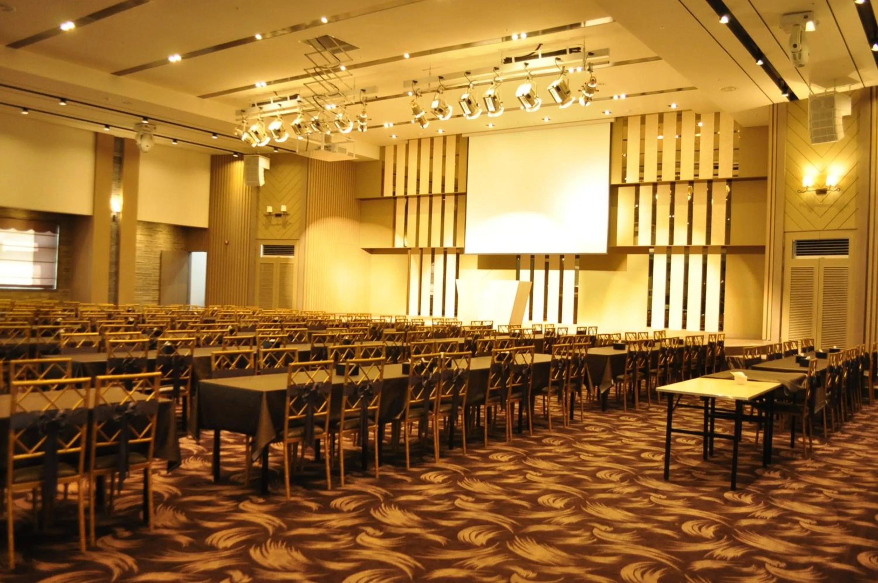 Banquet/Function facilities in Hyunjin Tourist Hotel