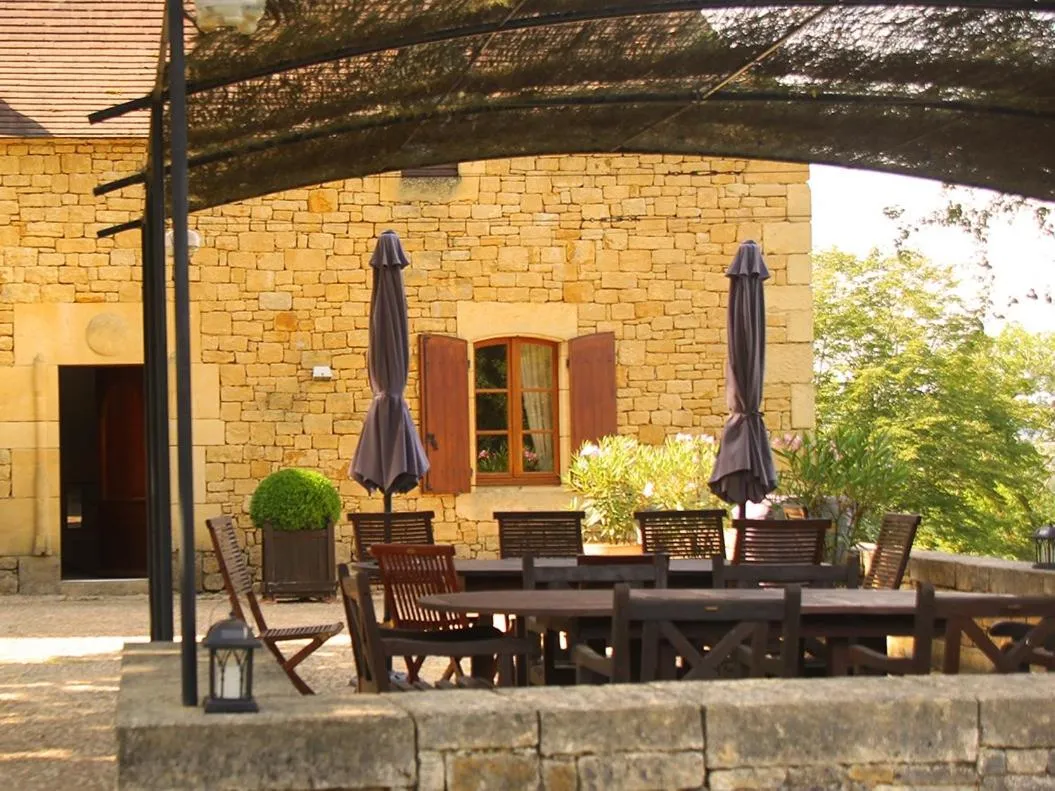 Property building in Chambres d'hôtes avec Piscine la Rossillonie