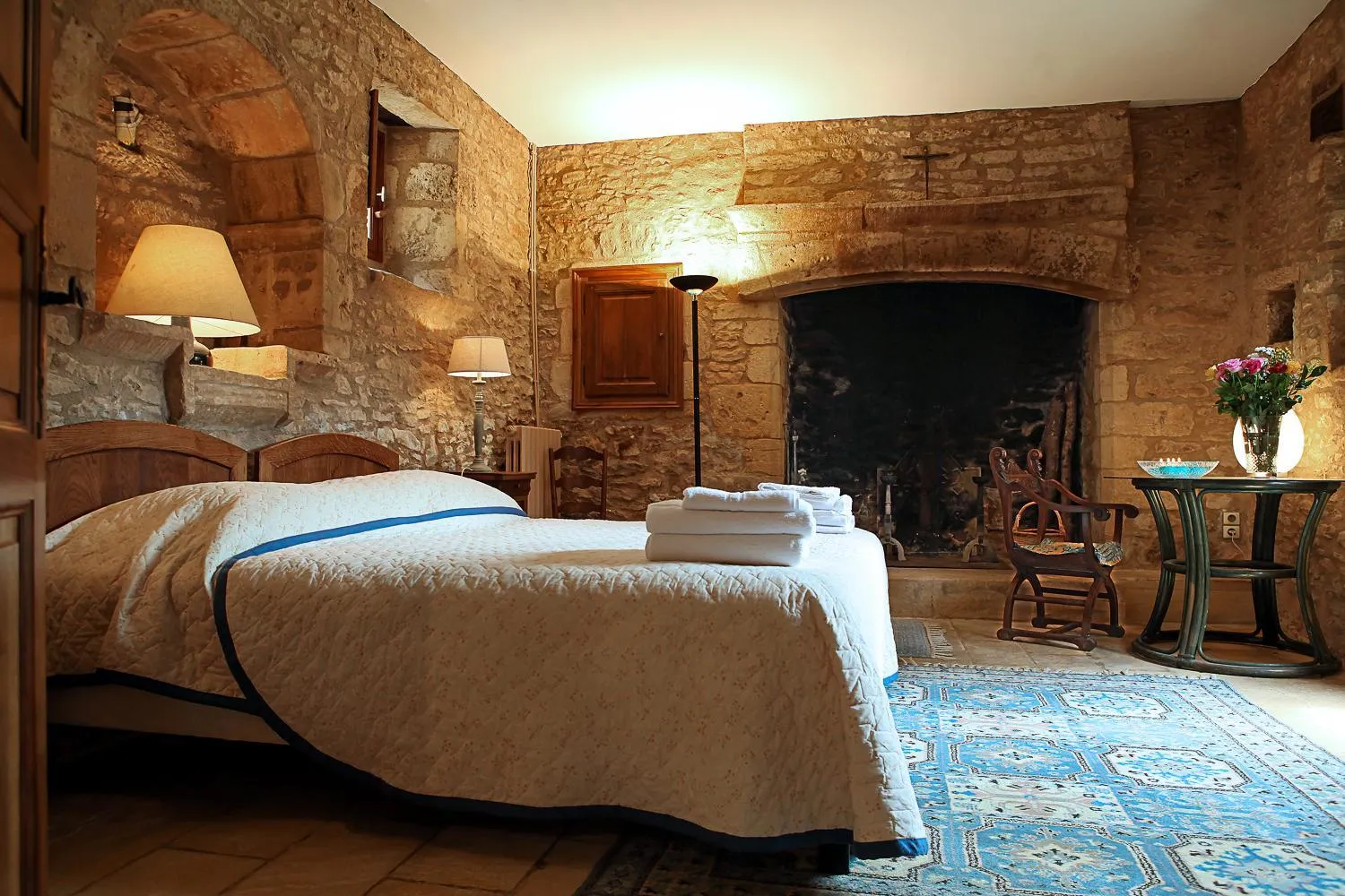 Bedroom, Bed in Chambres d'hôtes avec Piscine la Rossillonie