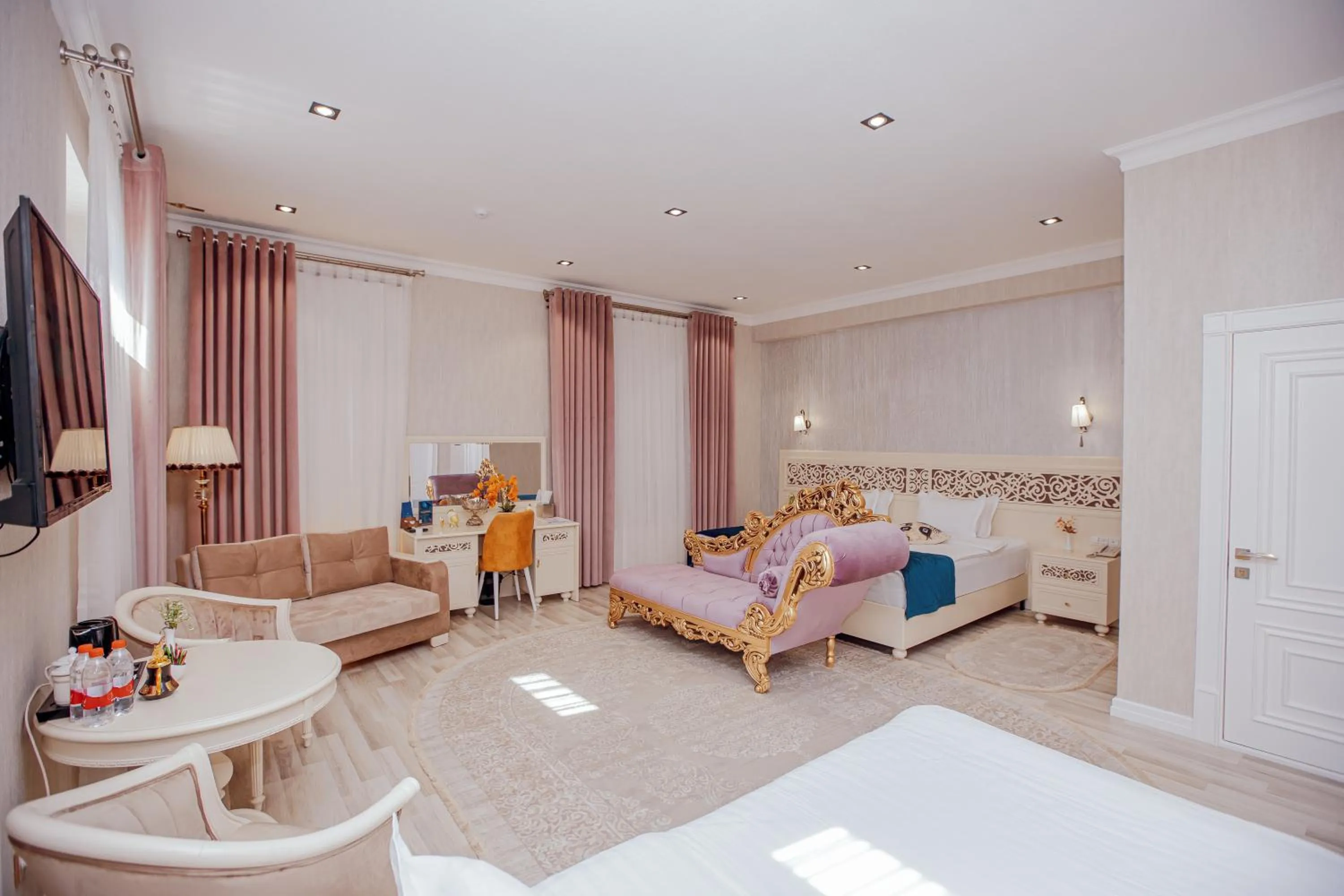 Bed in HOTEL SILK ROAD EMPIRE SAMARKAND