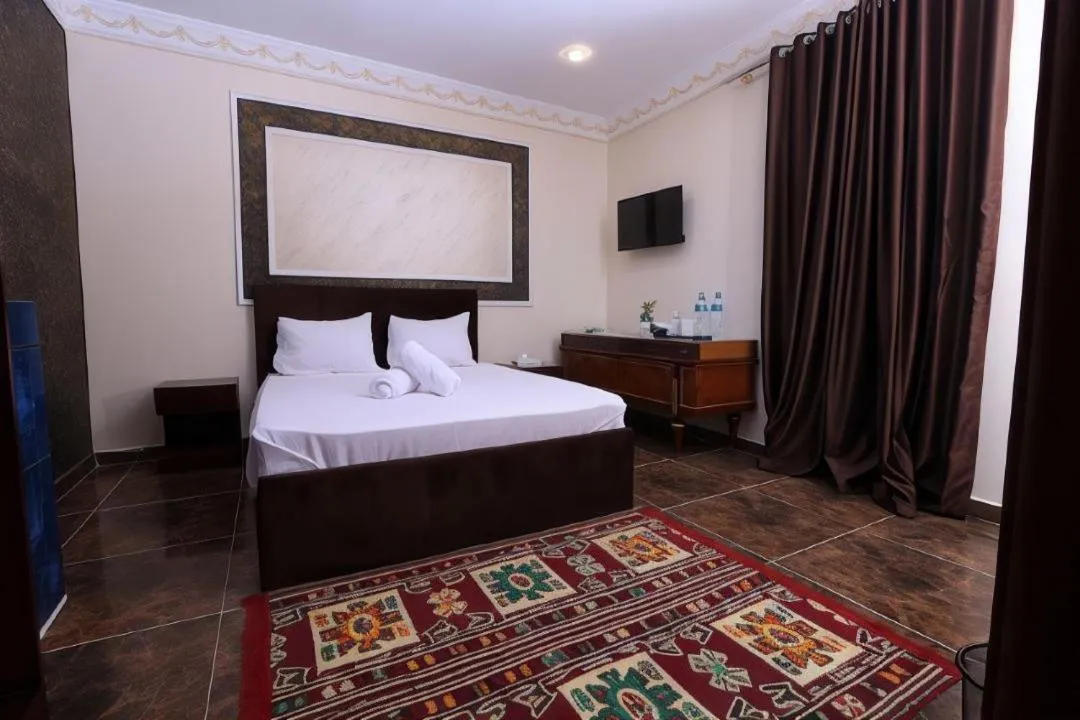 Bed in Turquoise Pyramids palace