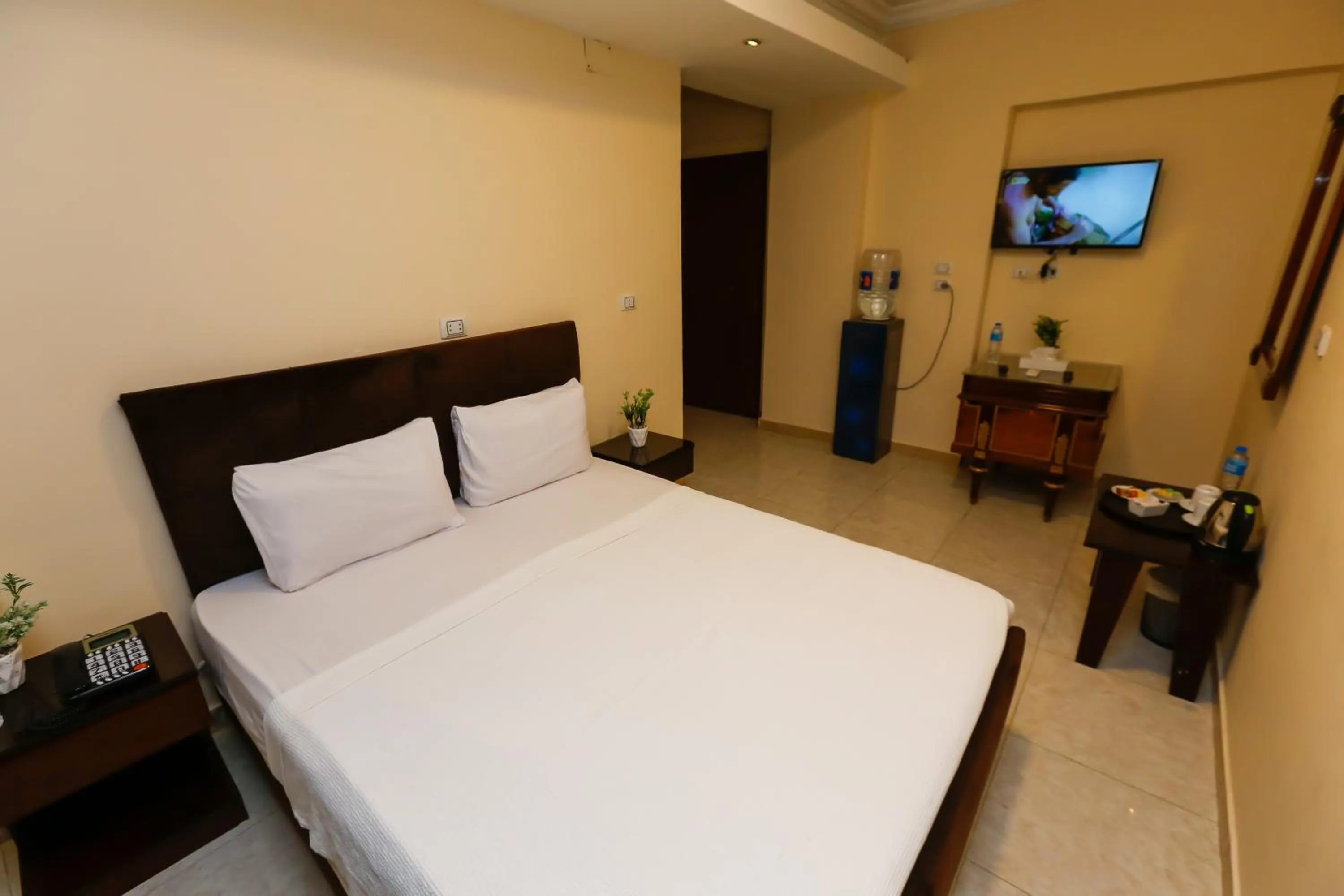 Bed in Turquoise Pyramids palace