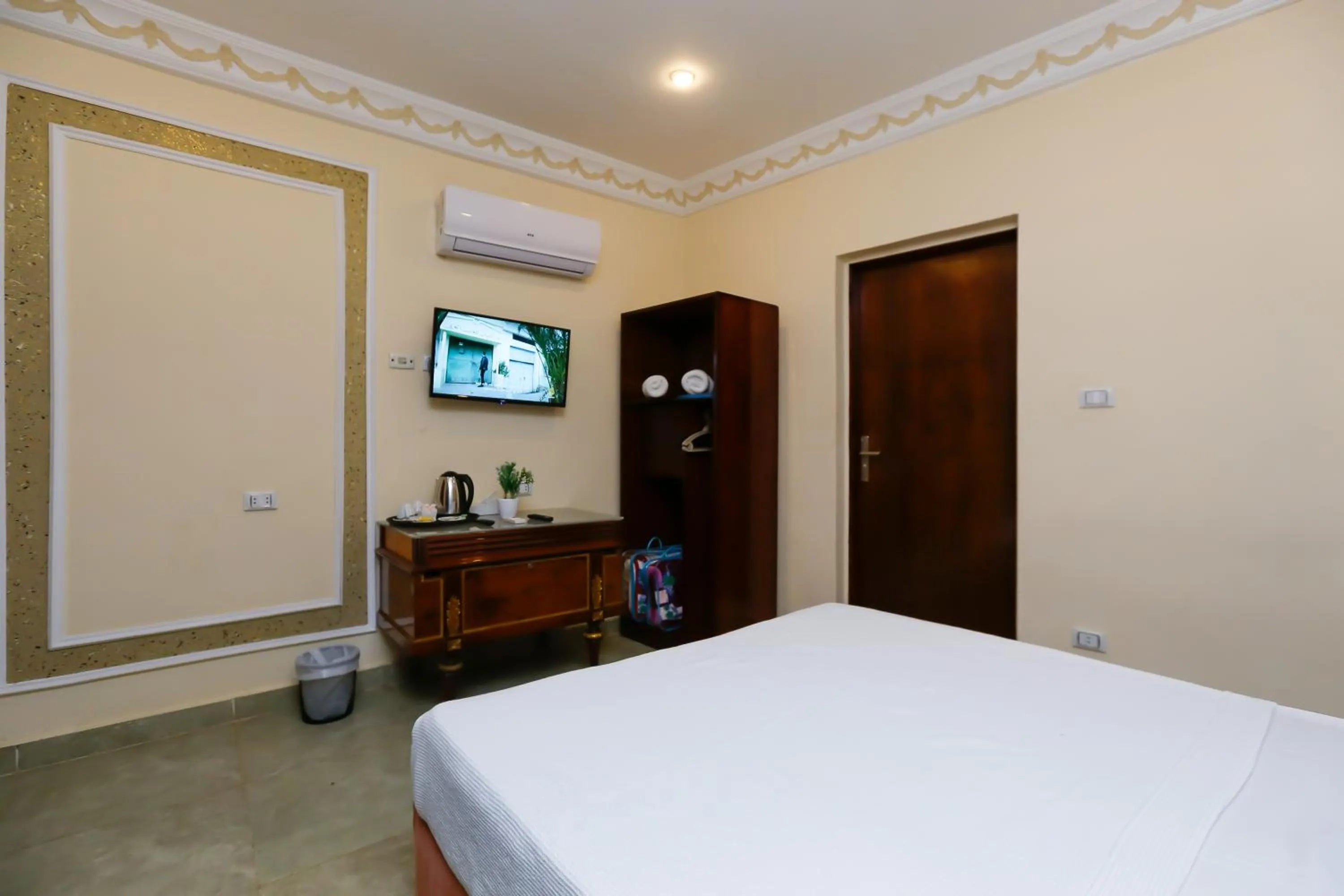 Bed in Turquoise Pyramids palace