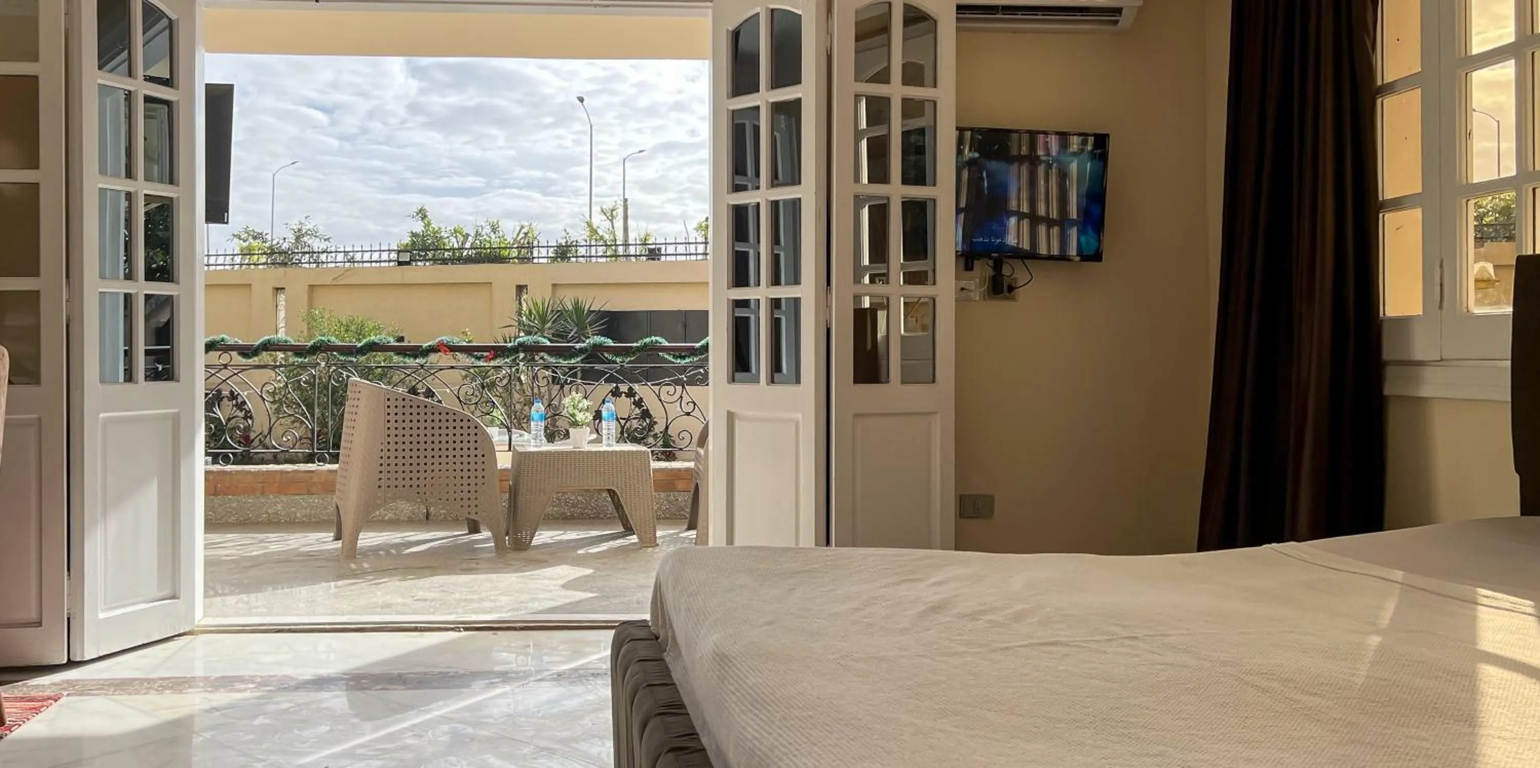 Bed in Turquoise Pyramids palace