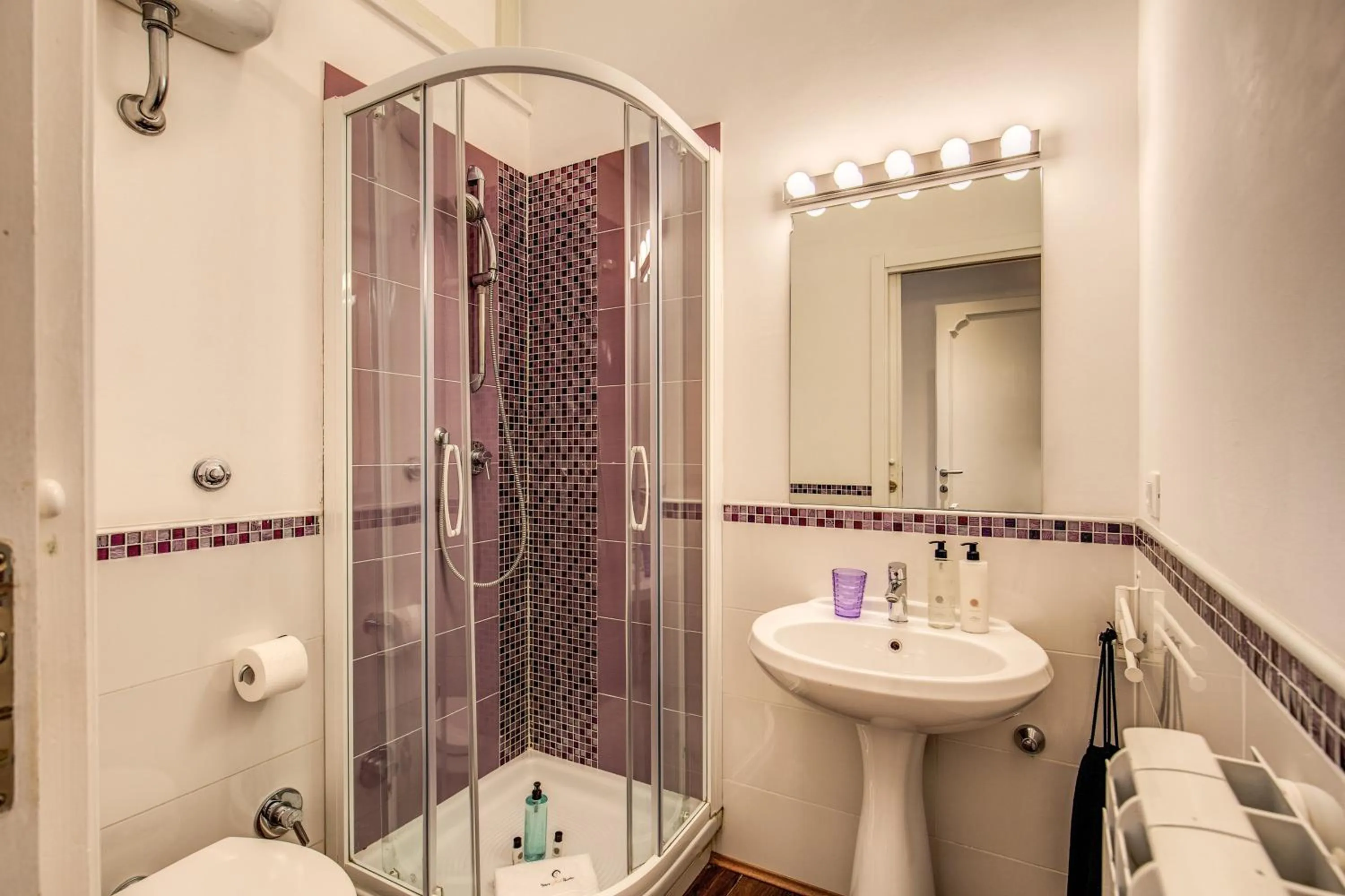 Bathroom in YourSuiteRome