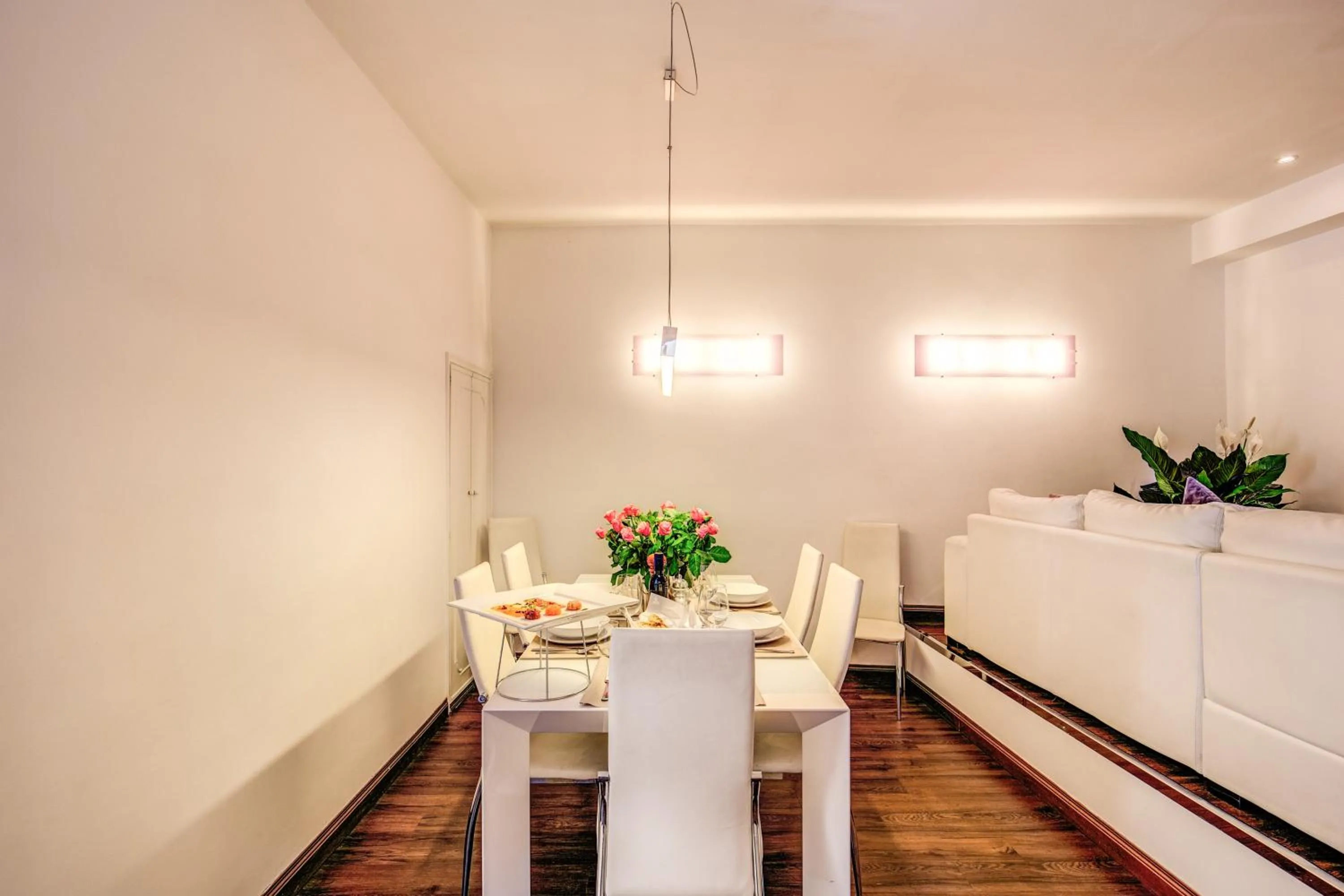 Dining area in YourSuiteRome