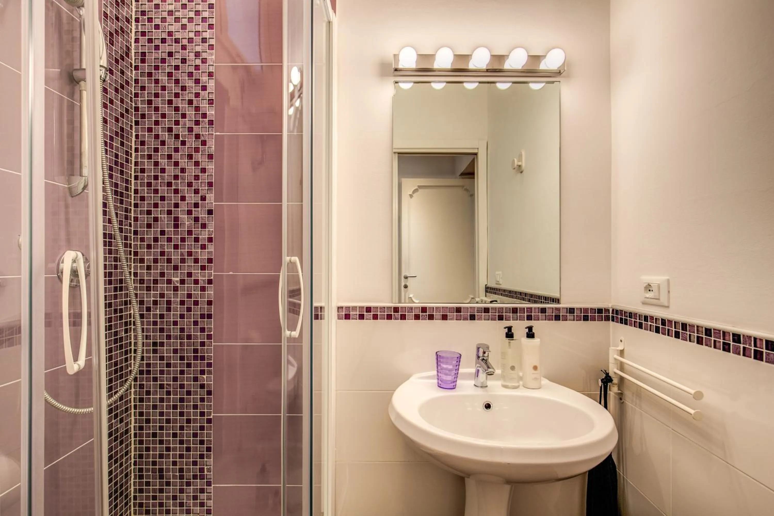 Bathroom in YourSuiteRome