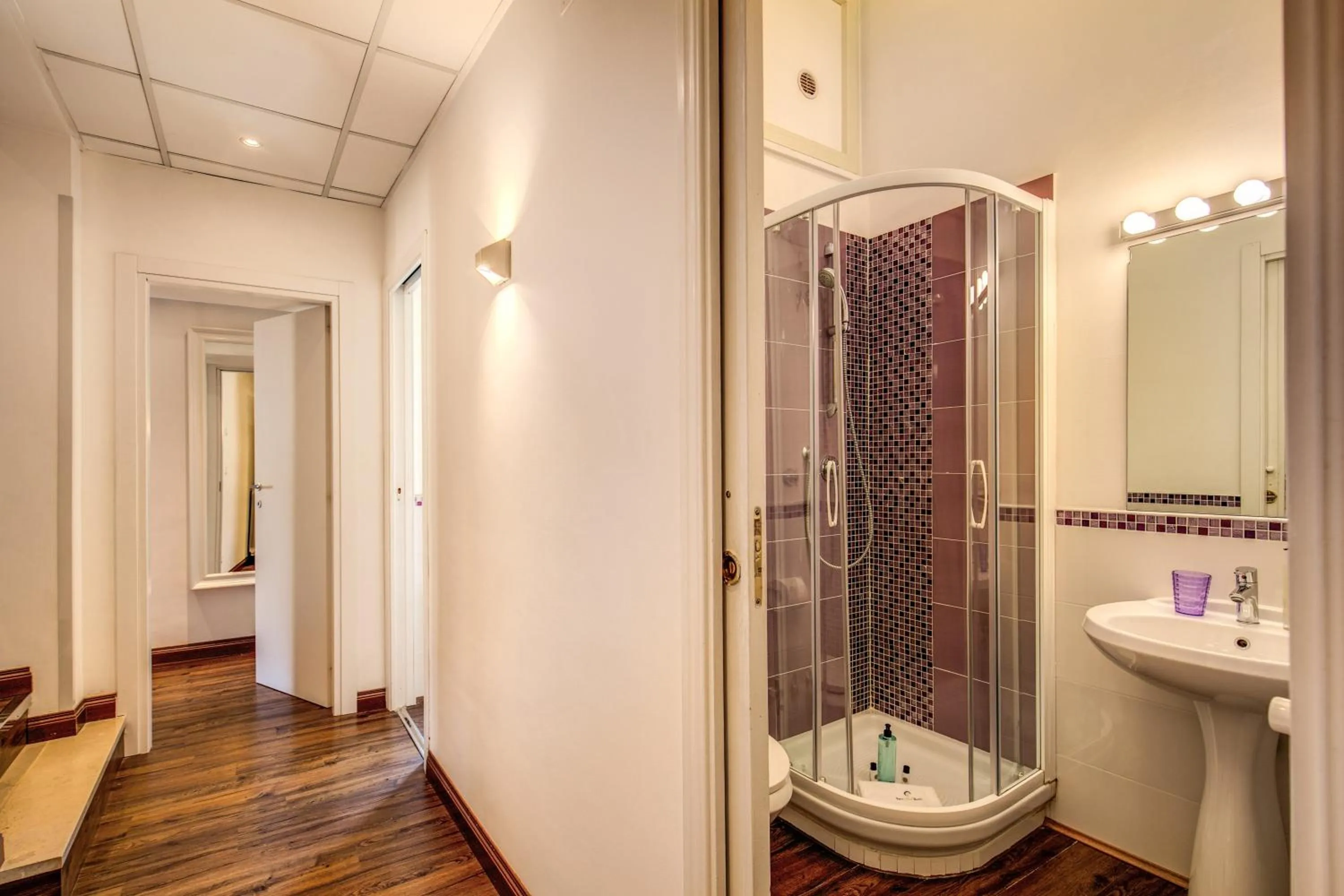 Bathroom in YourSuiteRome