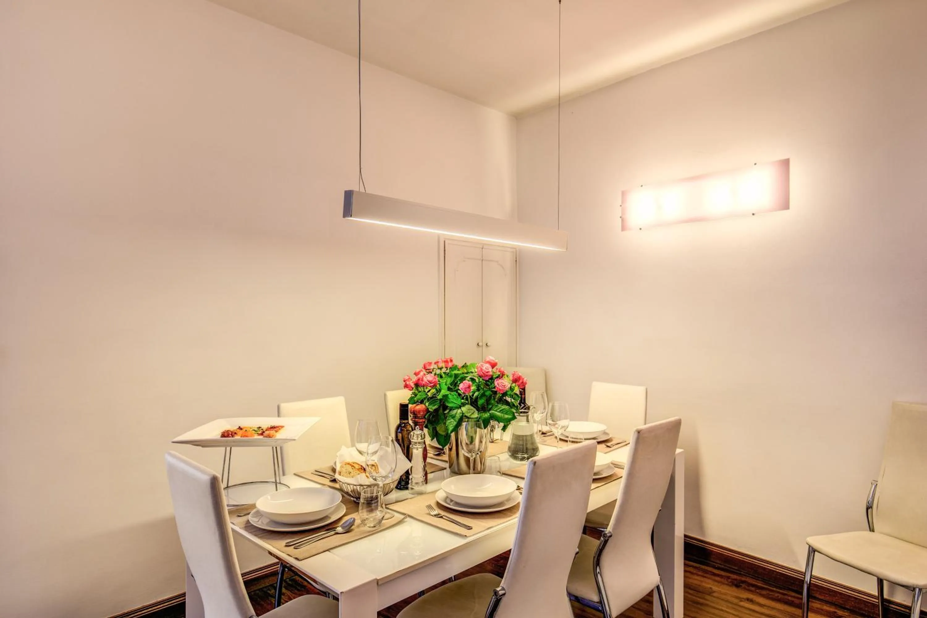 Dining area in YourSuiteRome