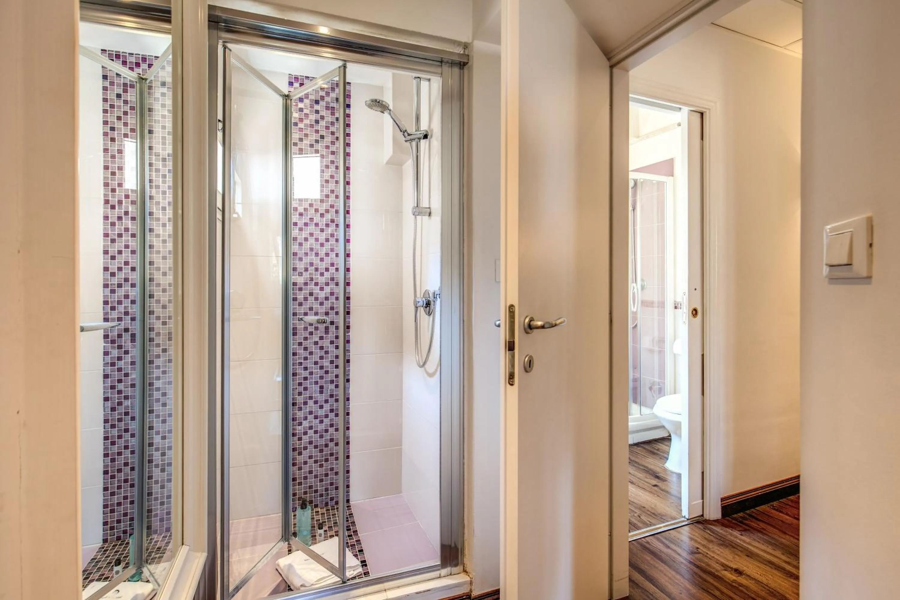 Shower in YourSuiteRome