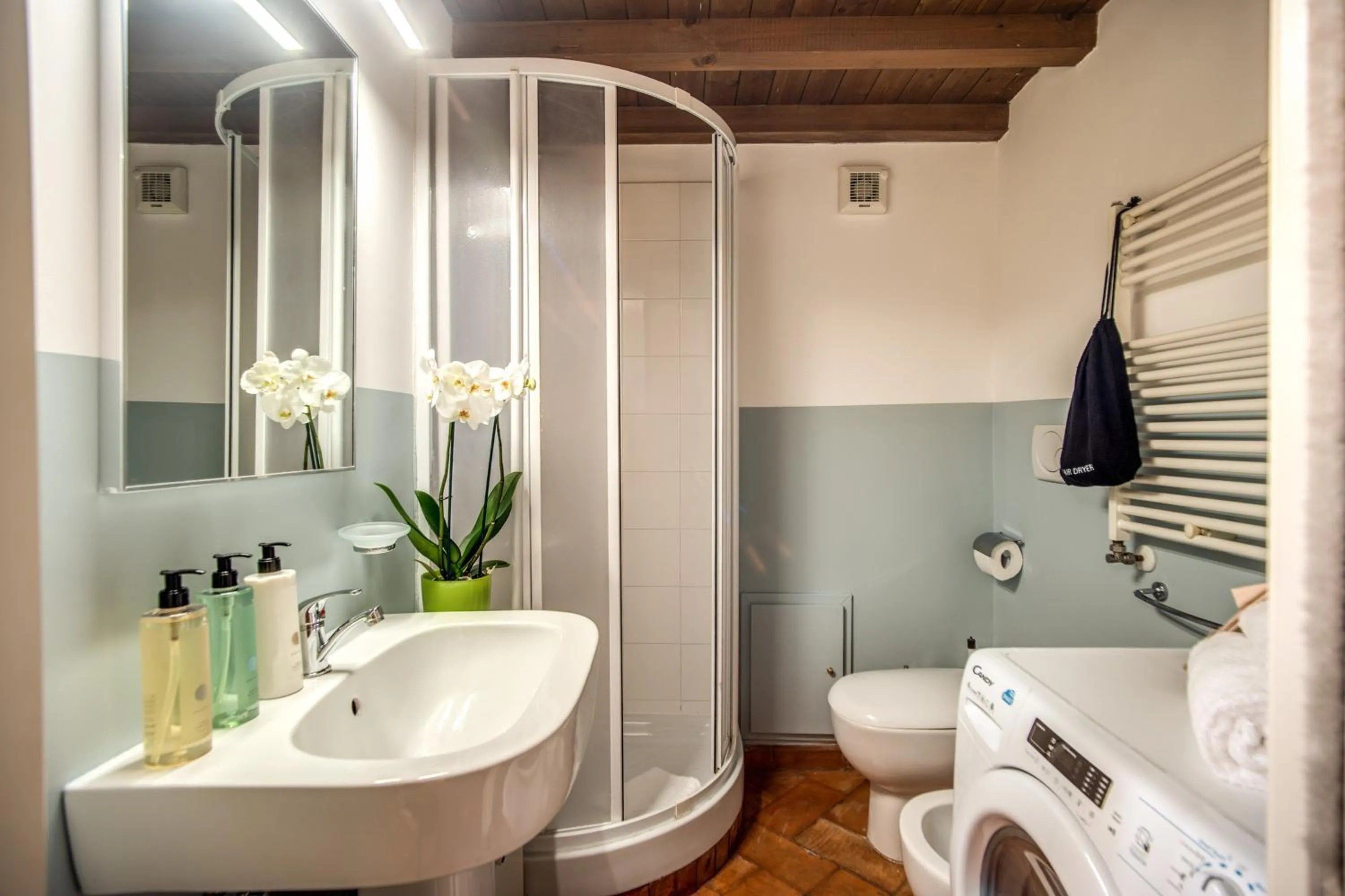 Bathroom in YourSuiteRome