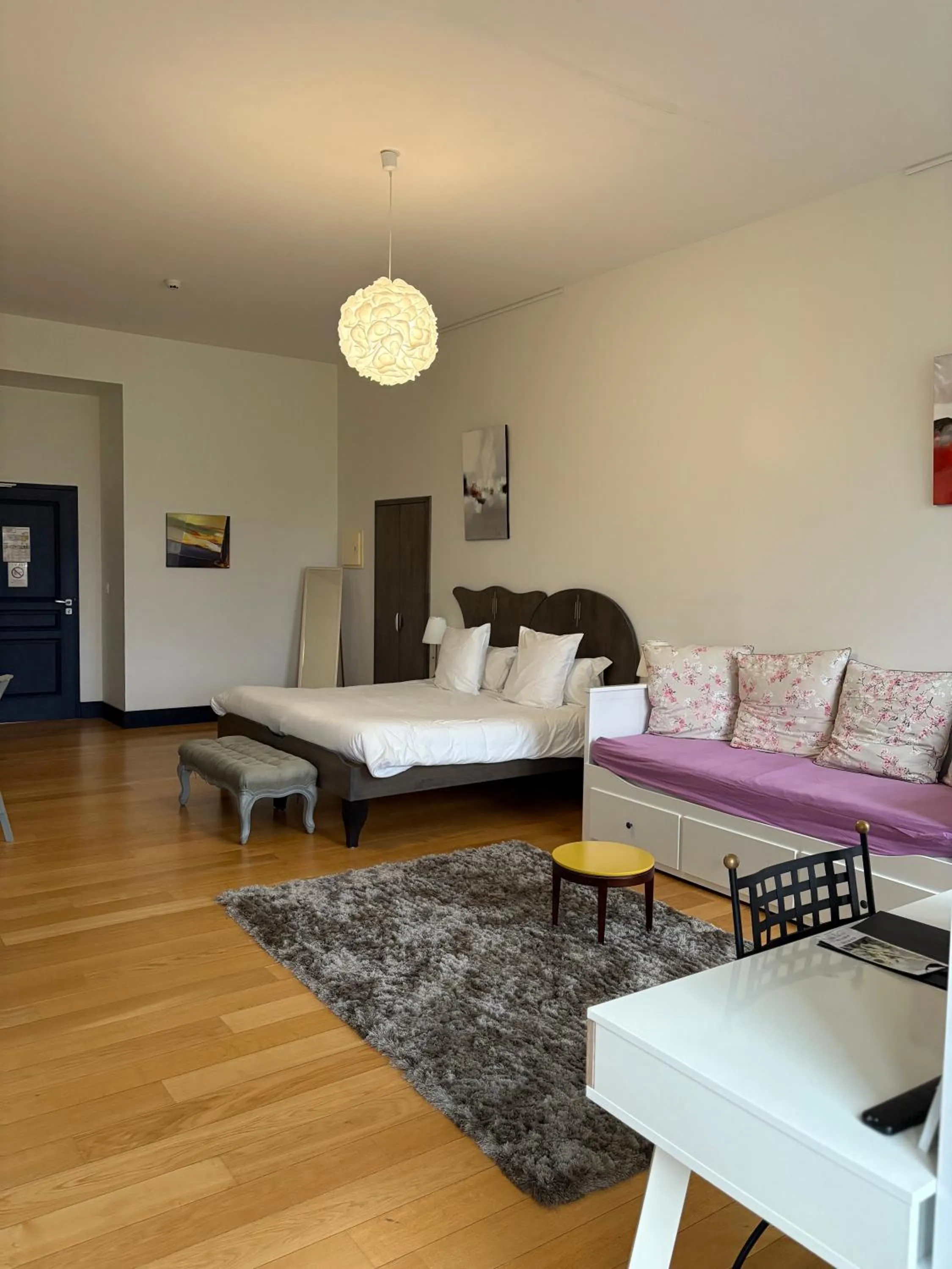 Bed in Château de Briançon, The Originals Relais