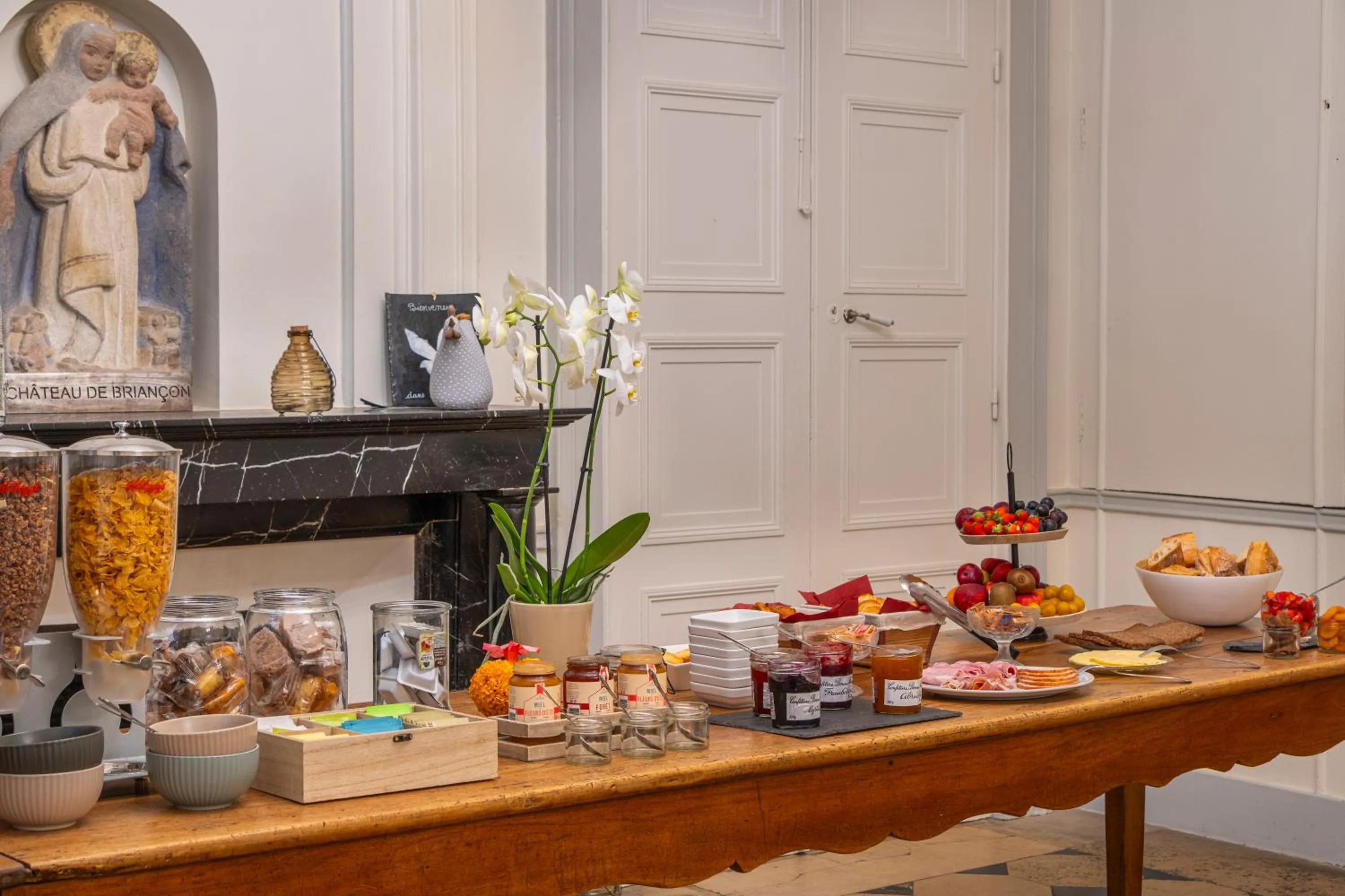 Breakfast in Château de Briançon, The Originals Relais