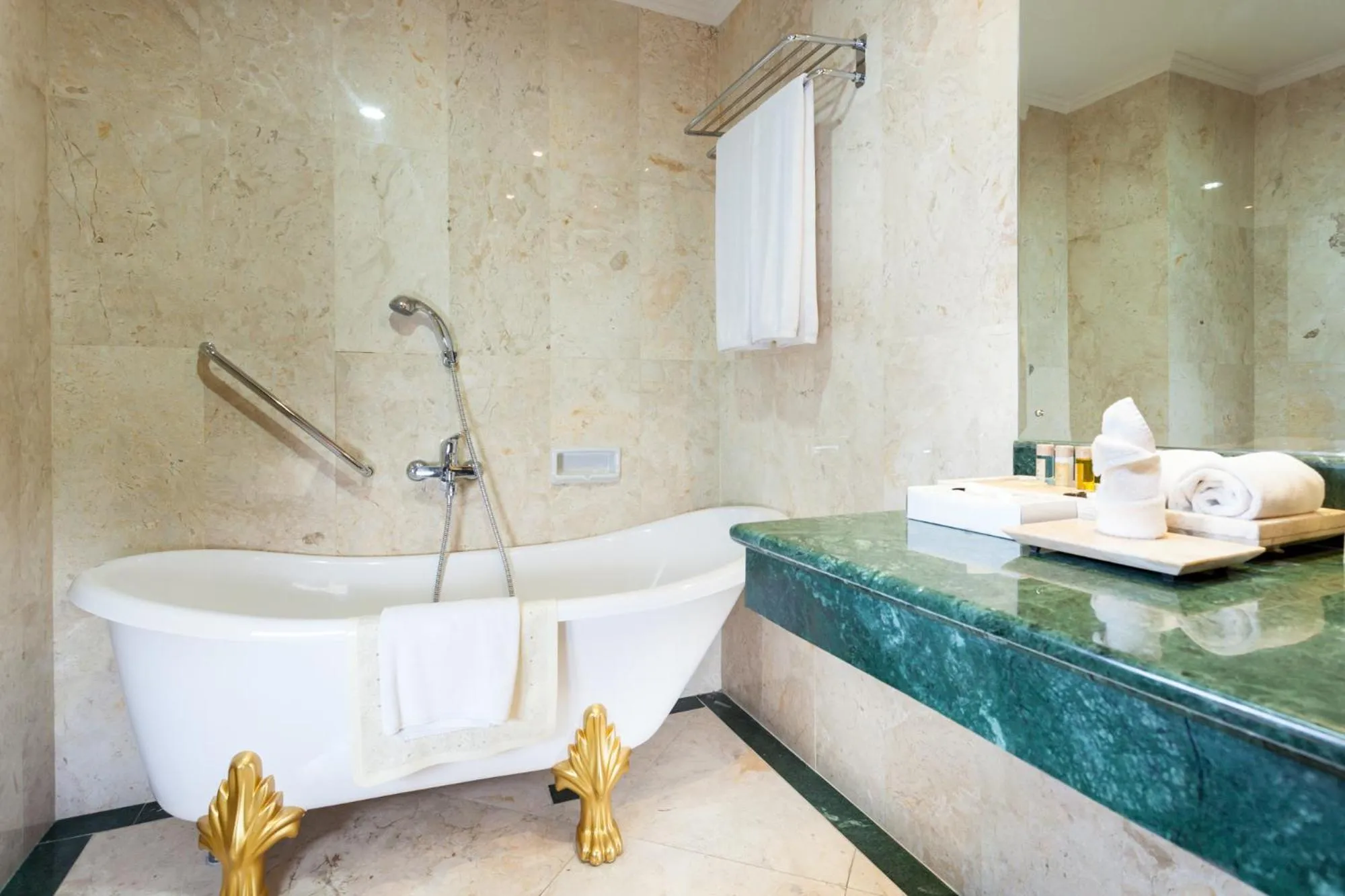 Bathroom in Hotel Sahid Jaya Lippo Cikarang