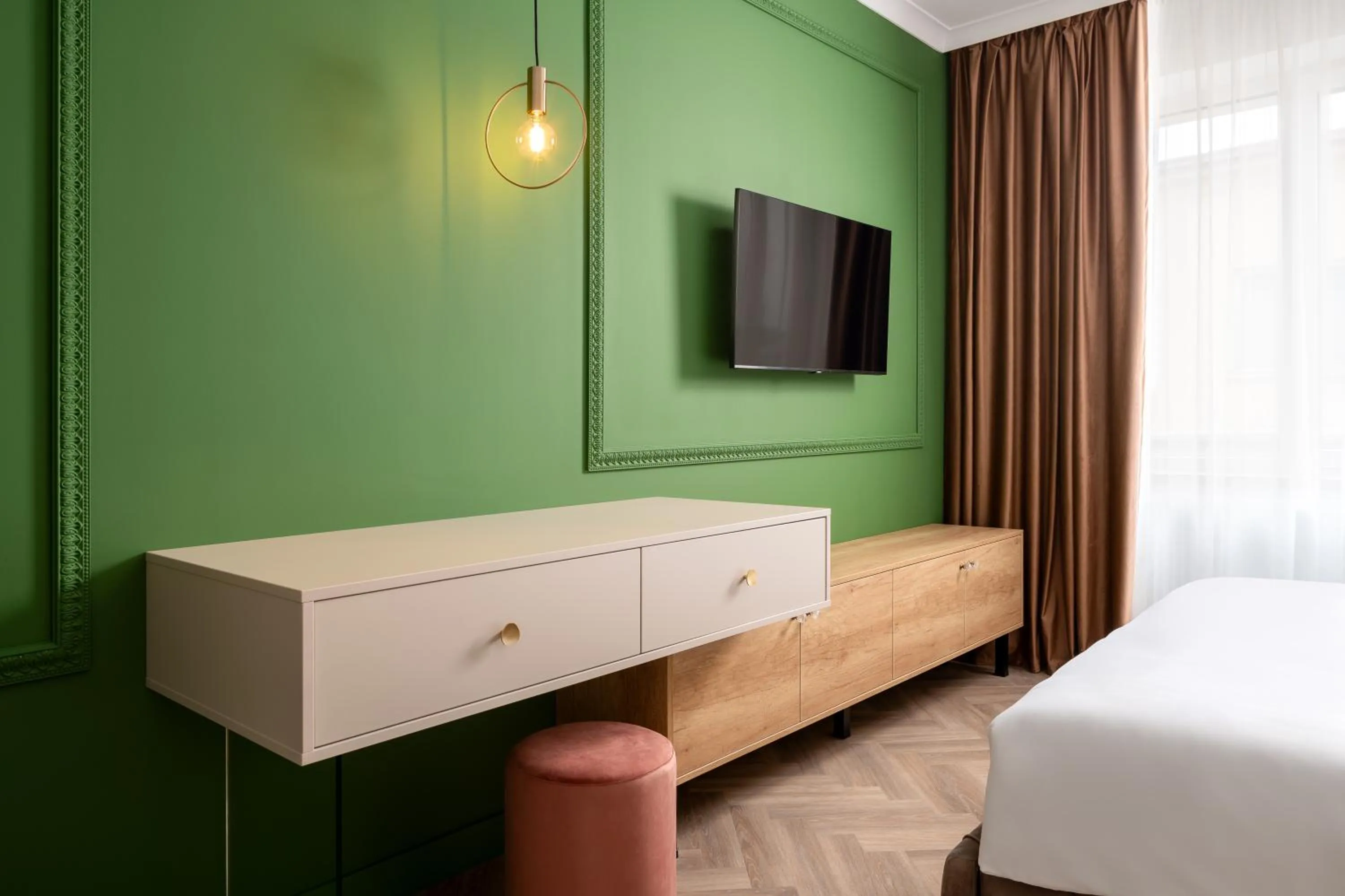 hair dresser, Bed in Siesta Boutique Smart Suites