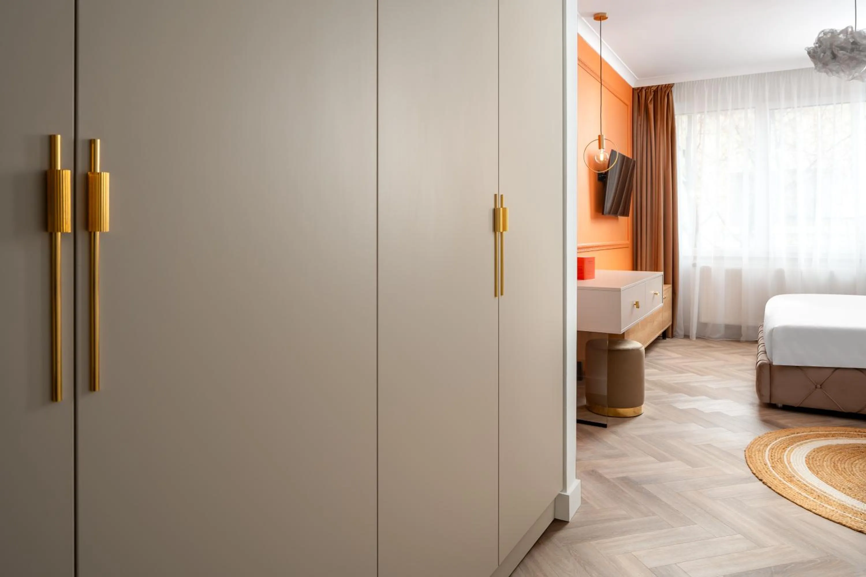 wardrobe, Bed in Siesta Boutique Smart Suites