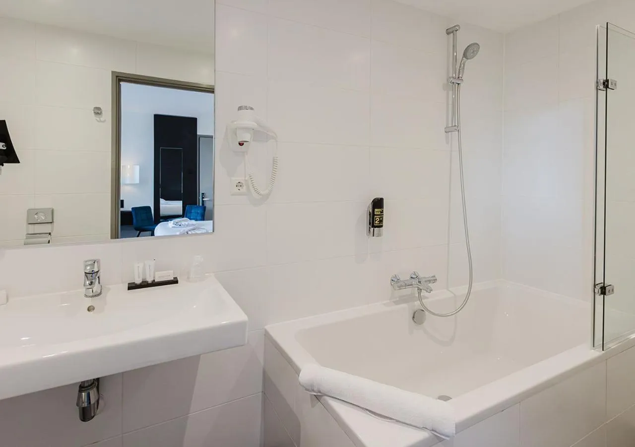 Bathroom in Atlas Hotel