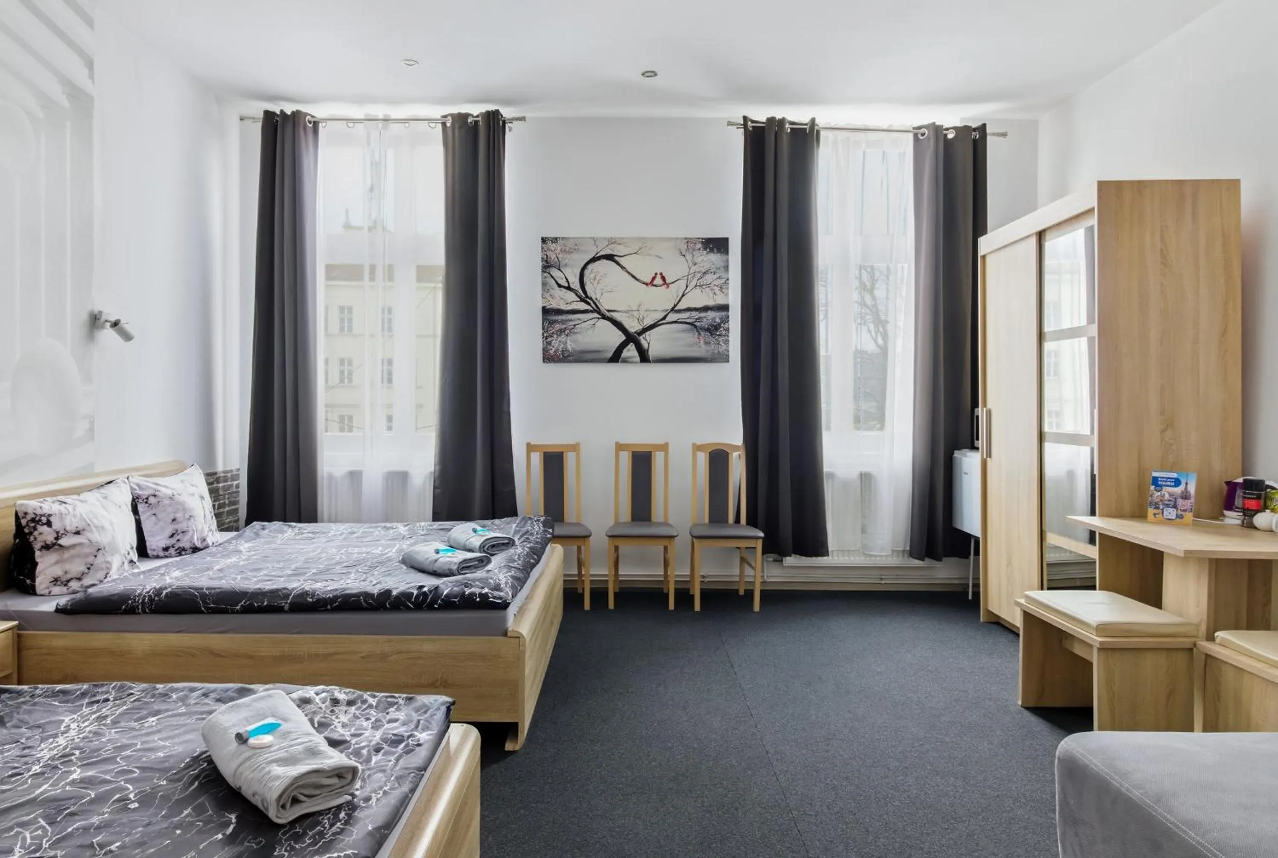 Coffee/tea facilities, Bed in Queen Apartments