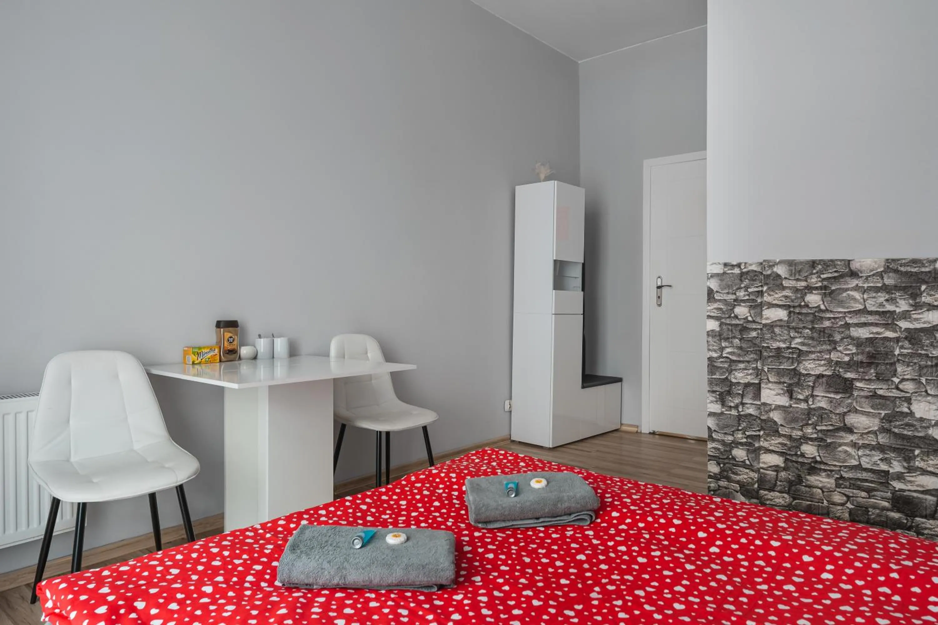 Bed in Queen Apartments