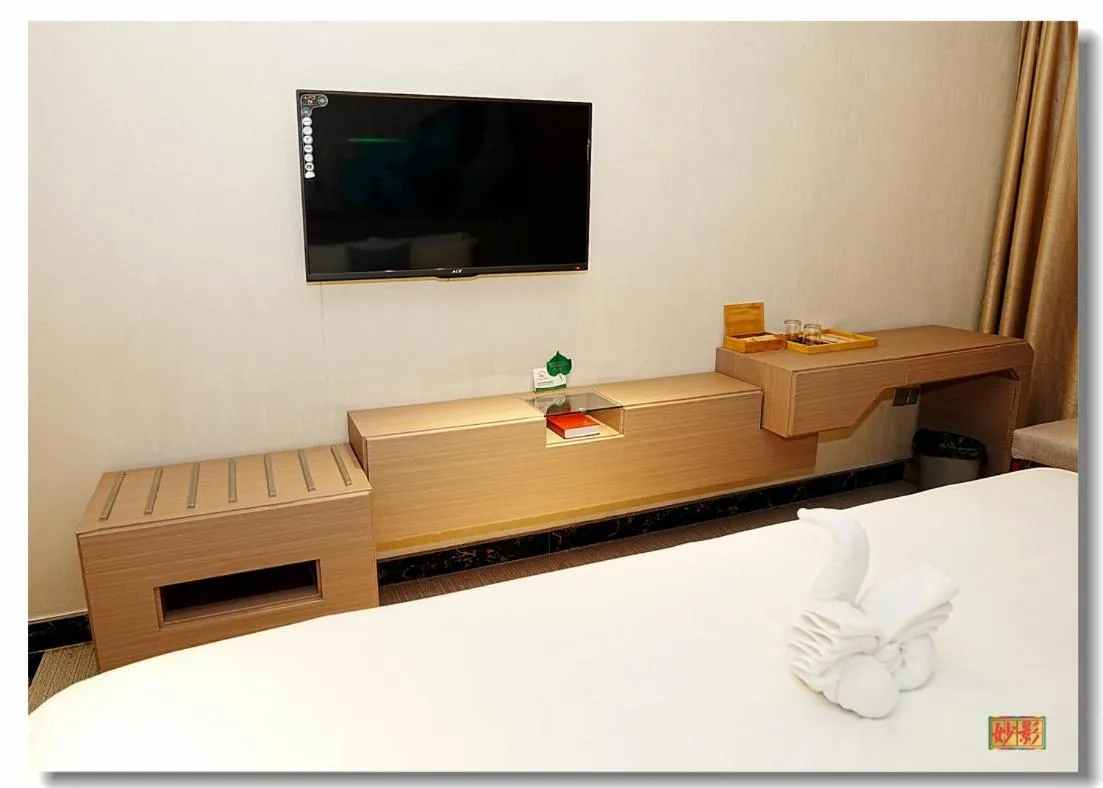 Bed in pristinehotel