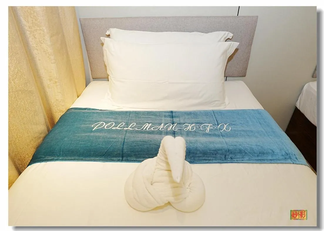 Bed in pristinehotel