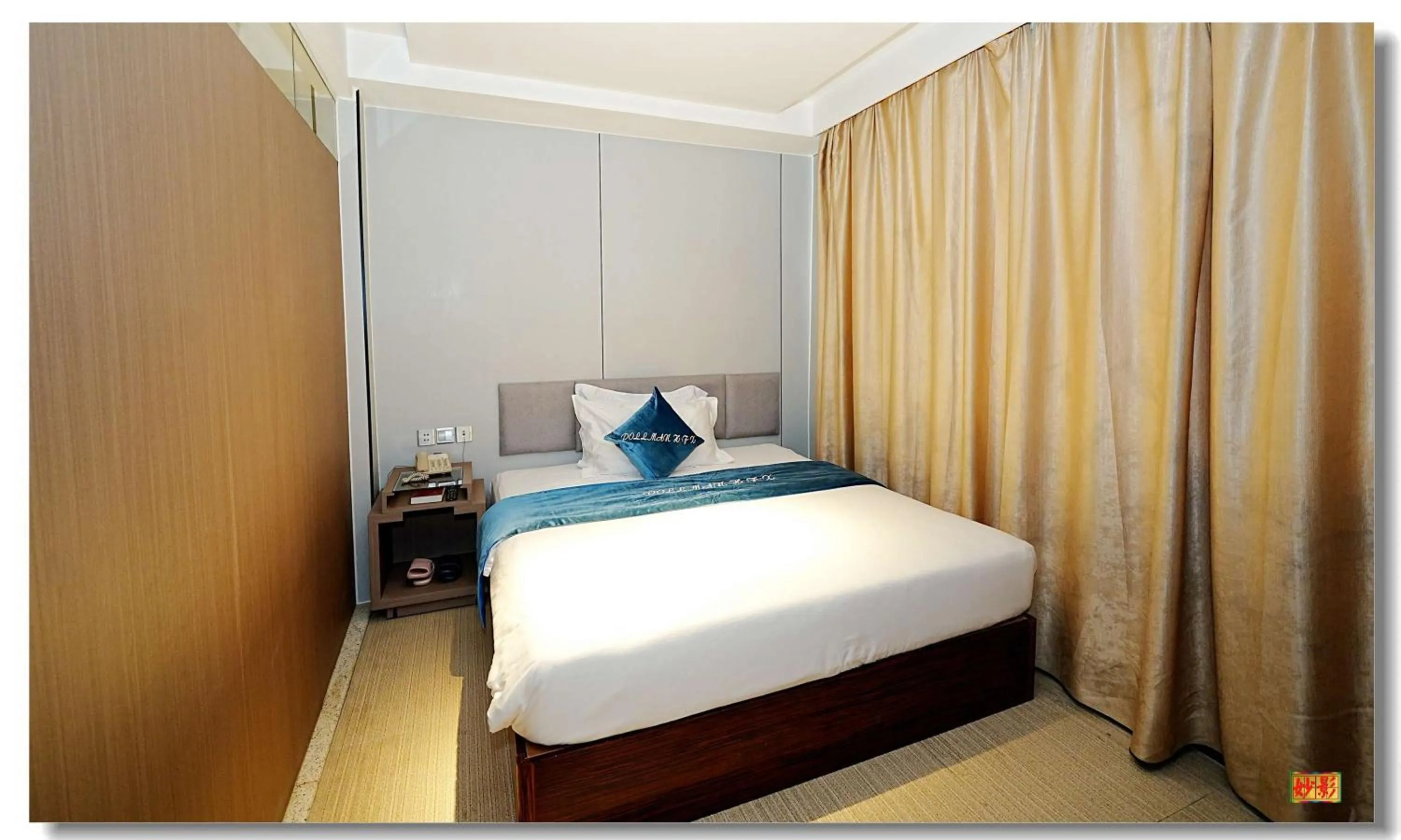 Bed in pristinehotel