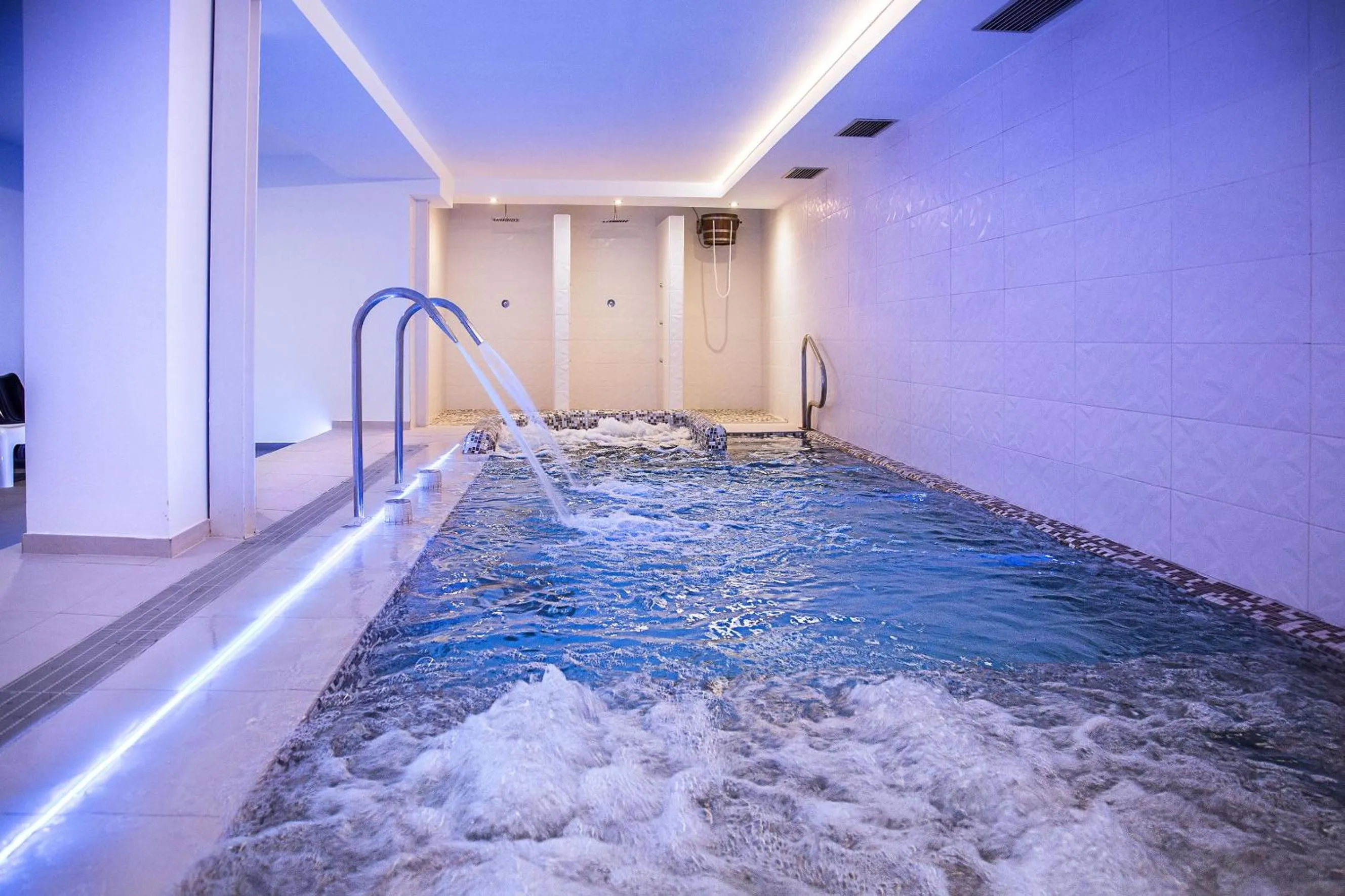 Hot Spring Bath in Hotel Europa Splash & Spa