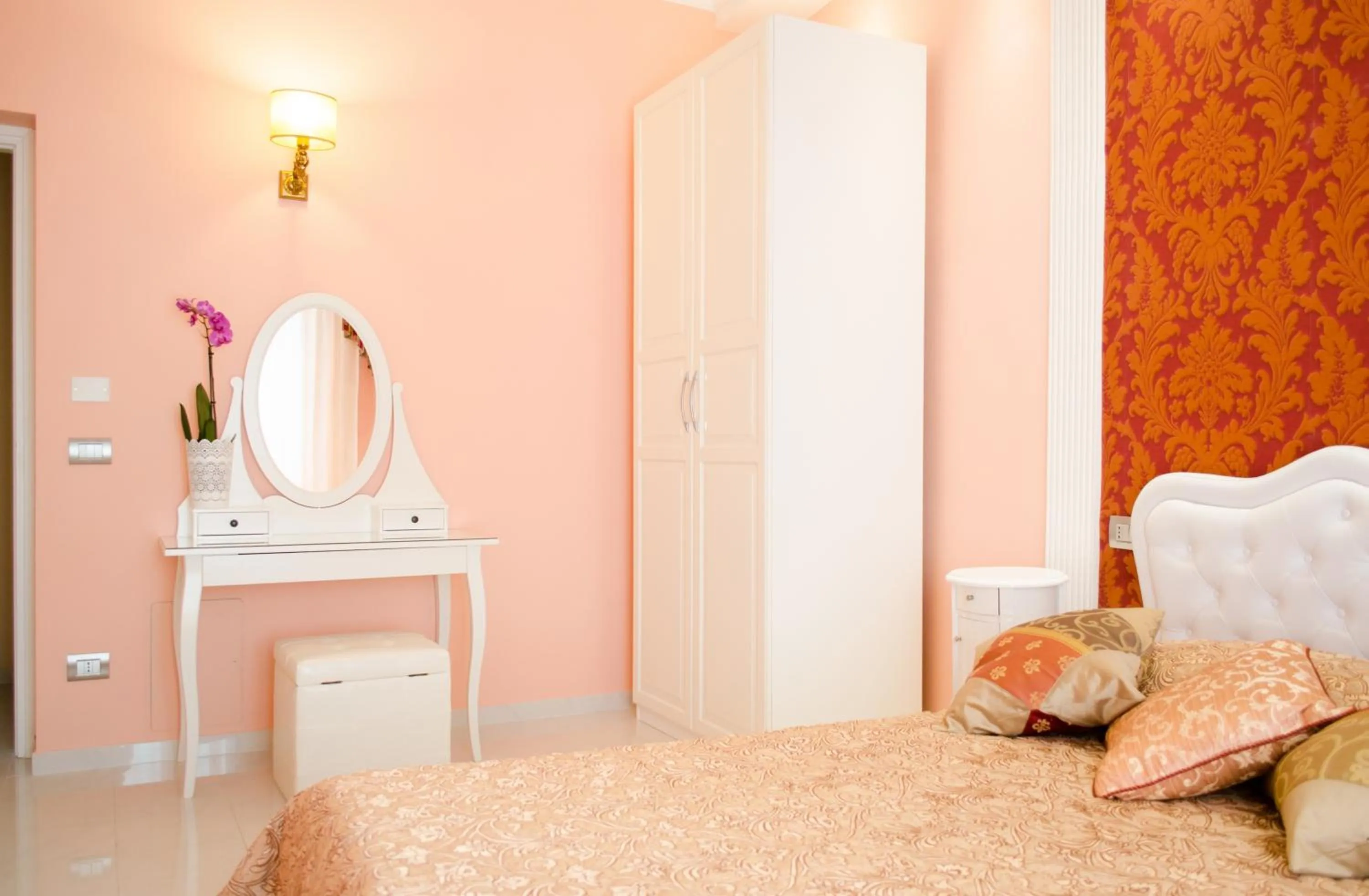 Decorative detail, Bed in Impero Vaticano San Pietro