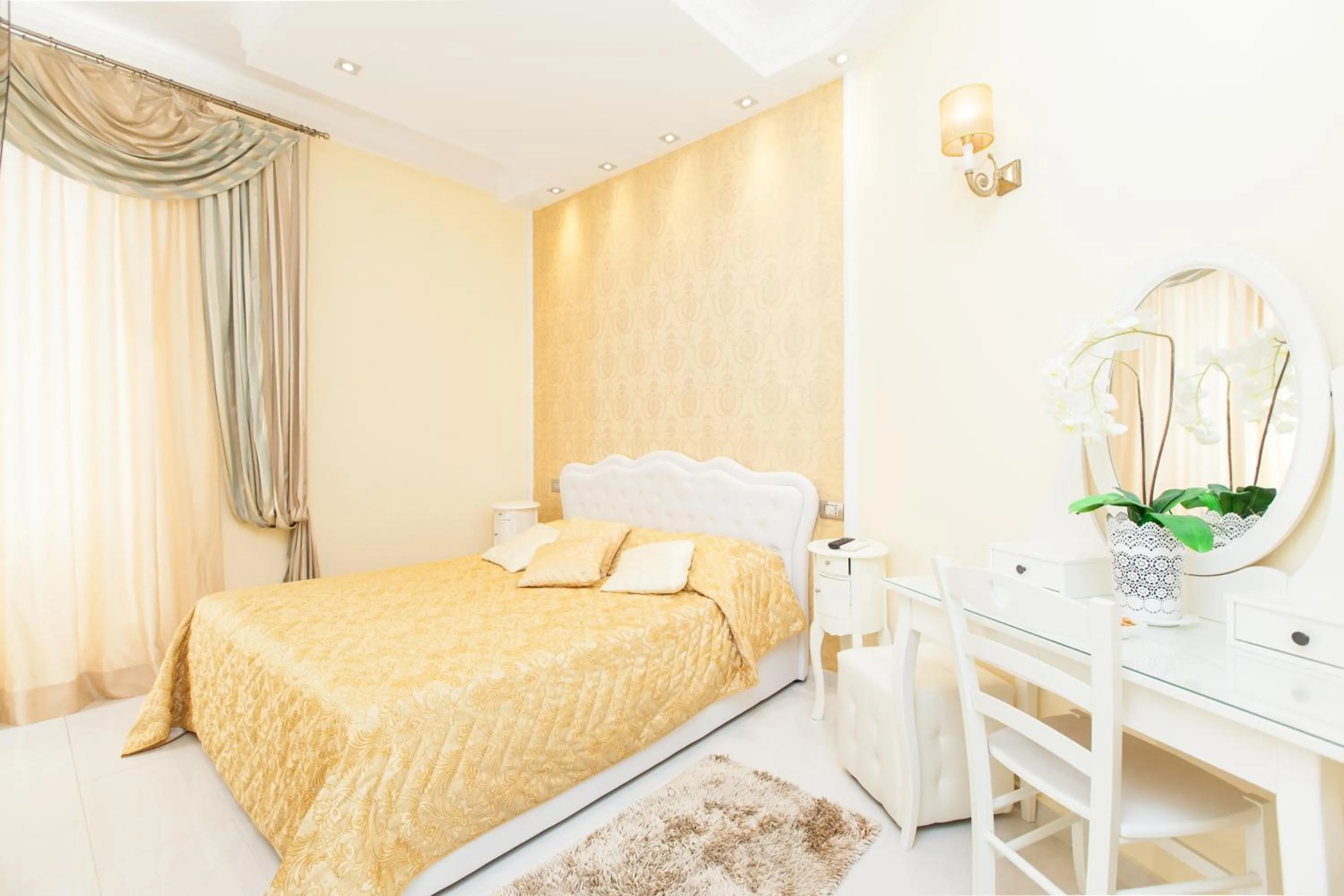 Decorative detail, Bed in Impero Vaticano San Pietro