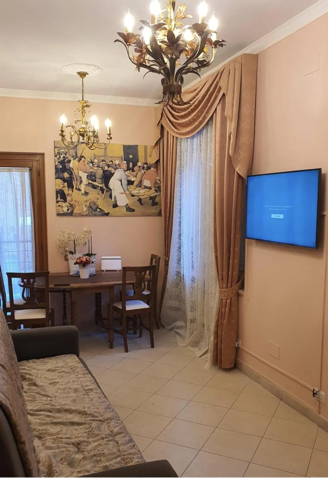 Communal lounge/ TV room in Impero Vaticano San Pietro