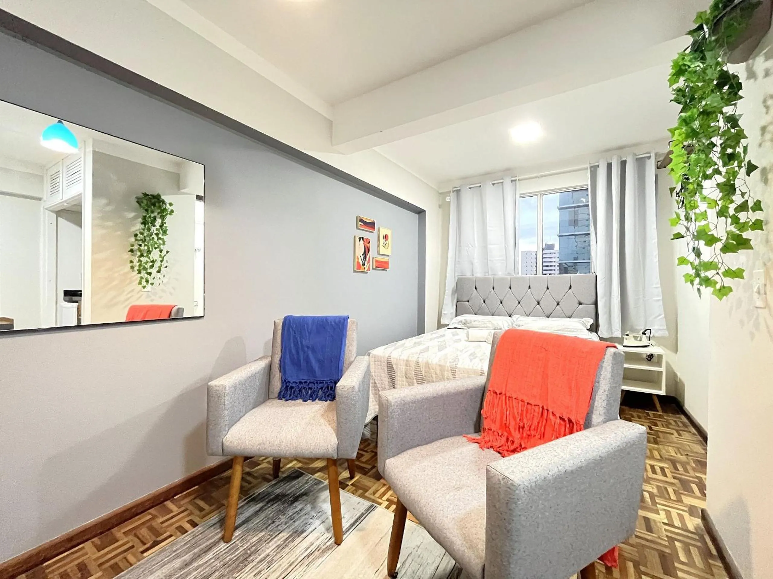 Photo of the whole room in Excelente apartamento no centro de Curitiba