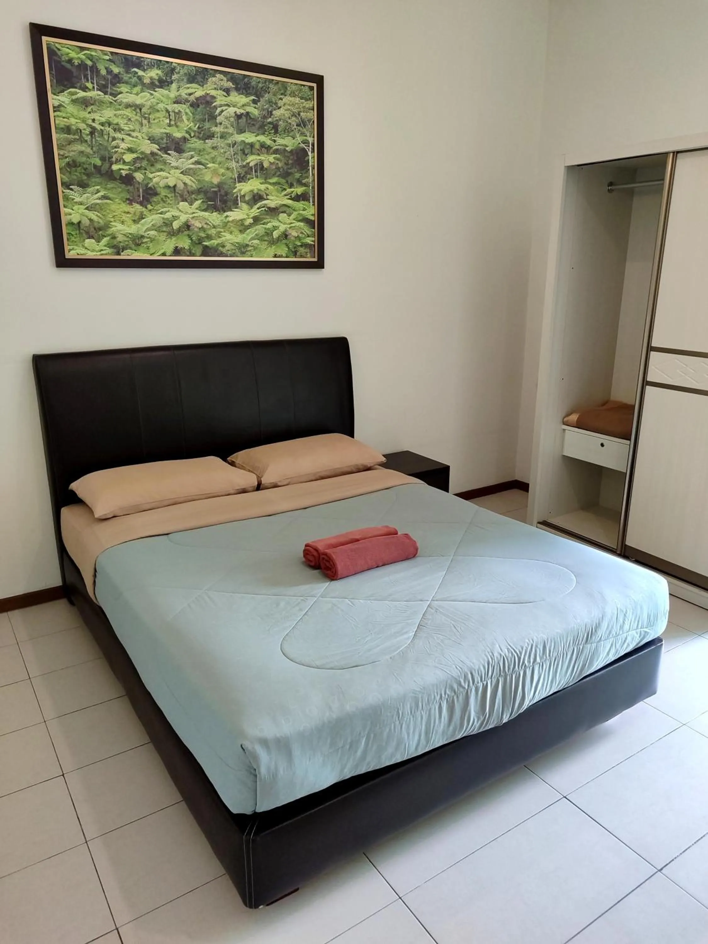 Bedroom, Bed in Rovers Inn Guesthouse - Age 11 And Above Only