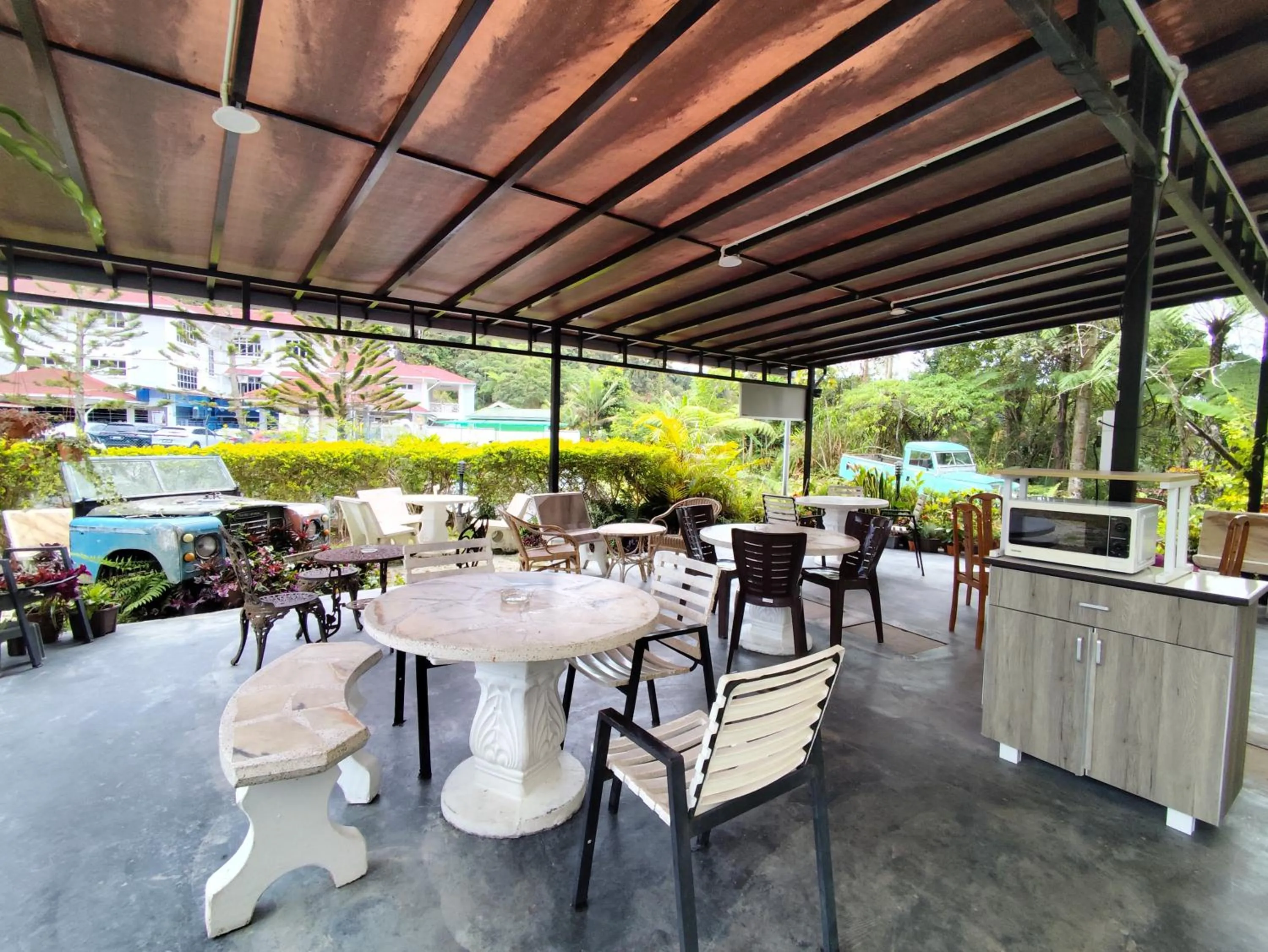 Garden in Rovers Inn Guesthouse - Age 11 And Above Only