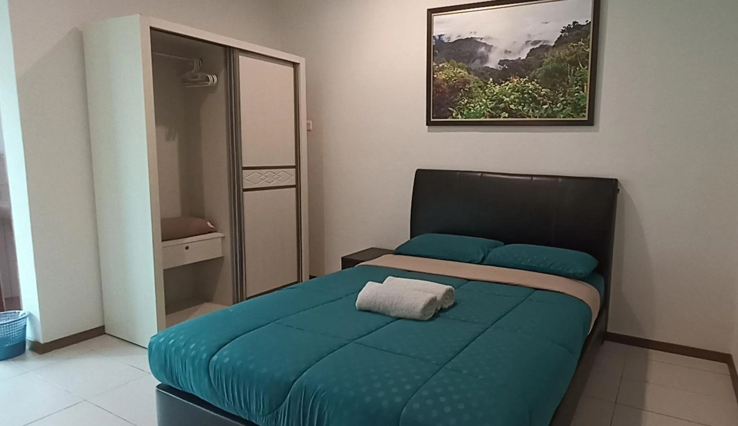 Bed in Rovers Inn Guesthouse - Age 11 And Above Only