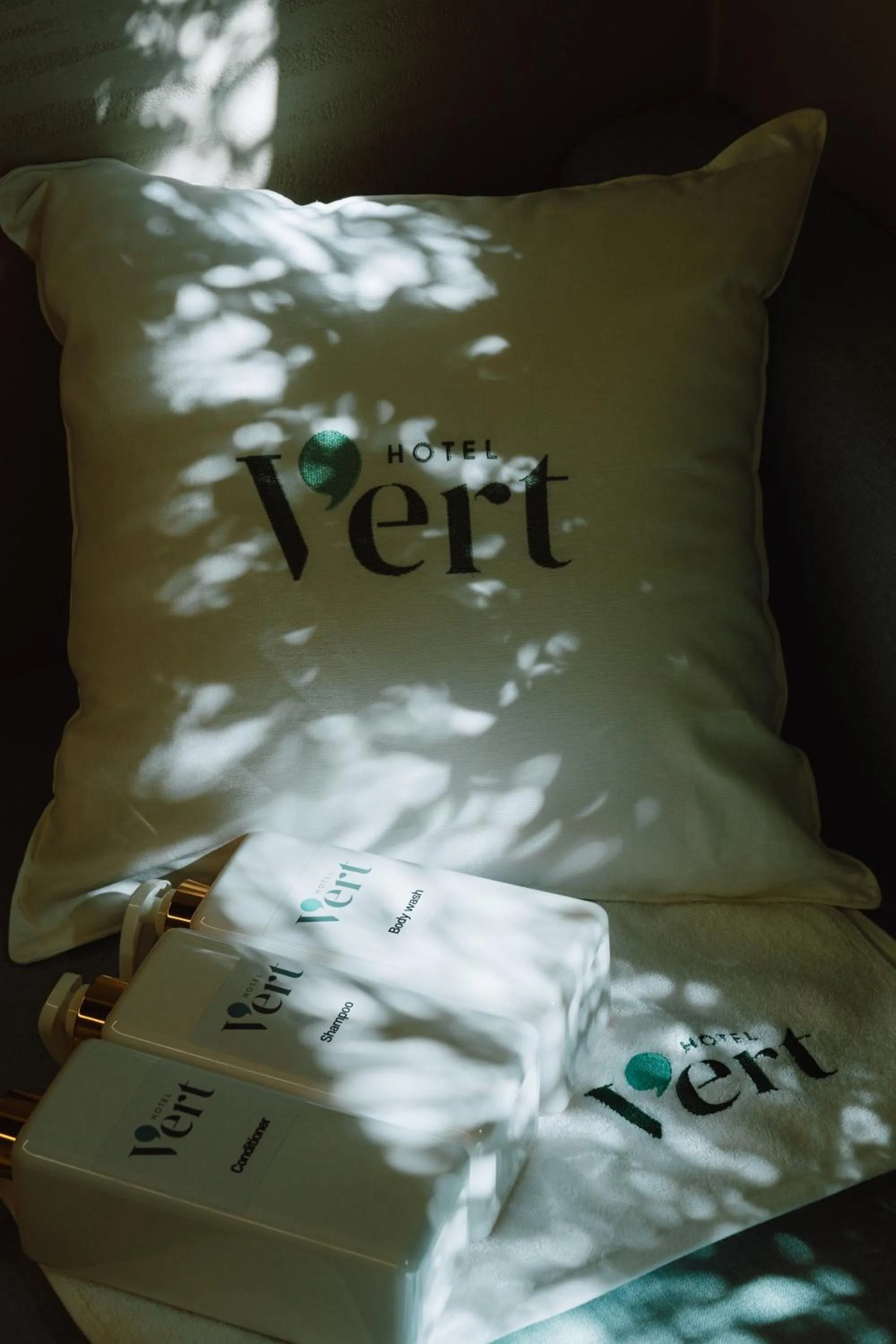 Property building, Bed in Hotel Vert