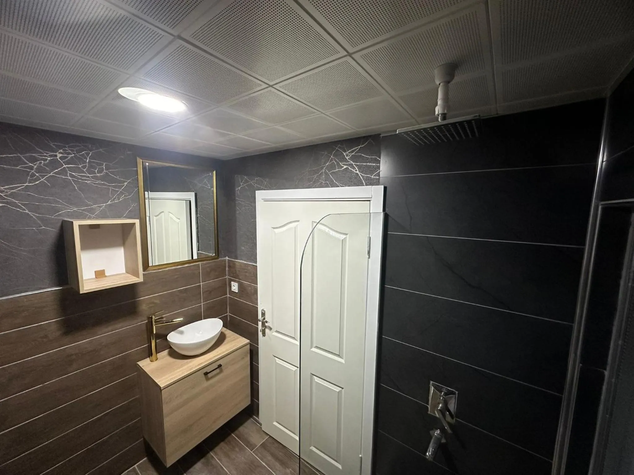 Shower in ÇANKAYA SUIT HOTEL