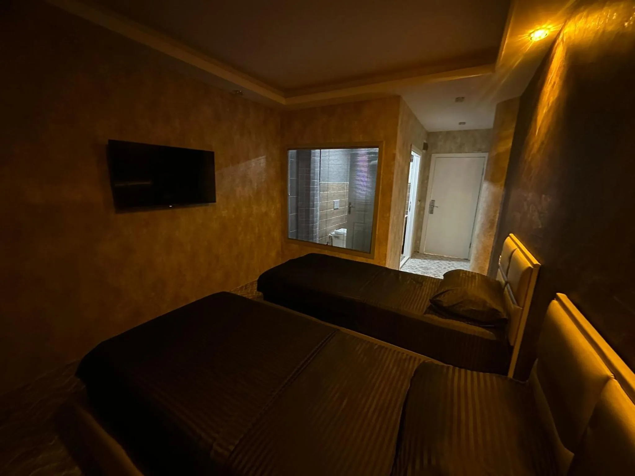 Communal lounge/ TV room in ÇANKAYA SUIT HOTEL