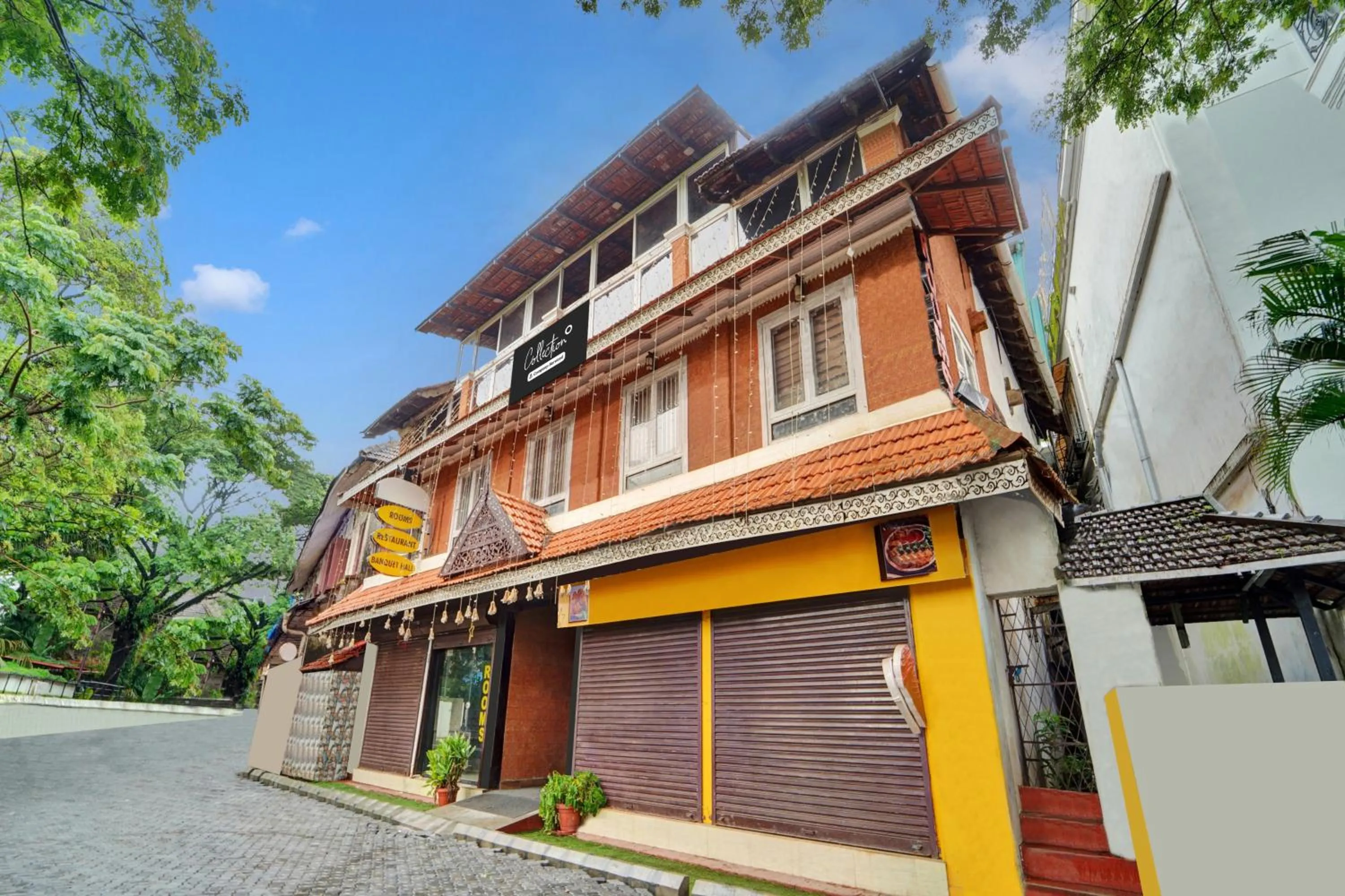 Facade/entrance in Collection O Calvathy Road Near Fort Kochi