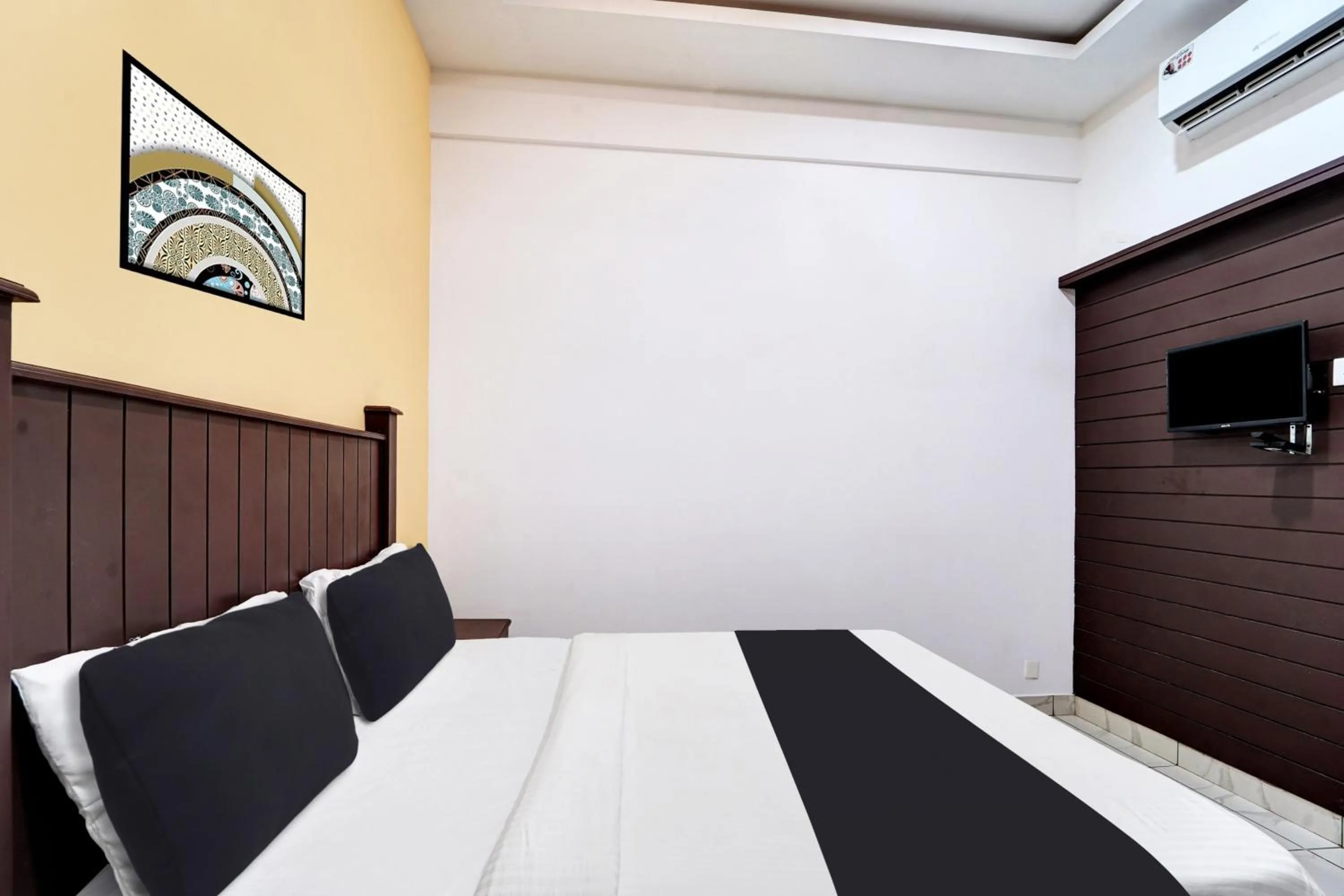 Bed in Collection O Calvathy Road Near Fort Kochi