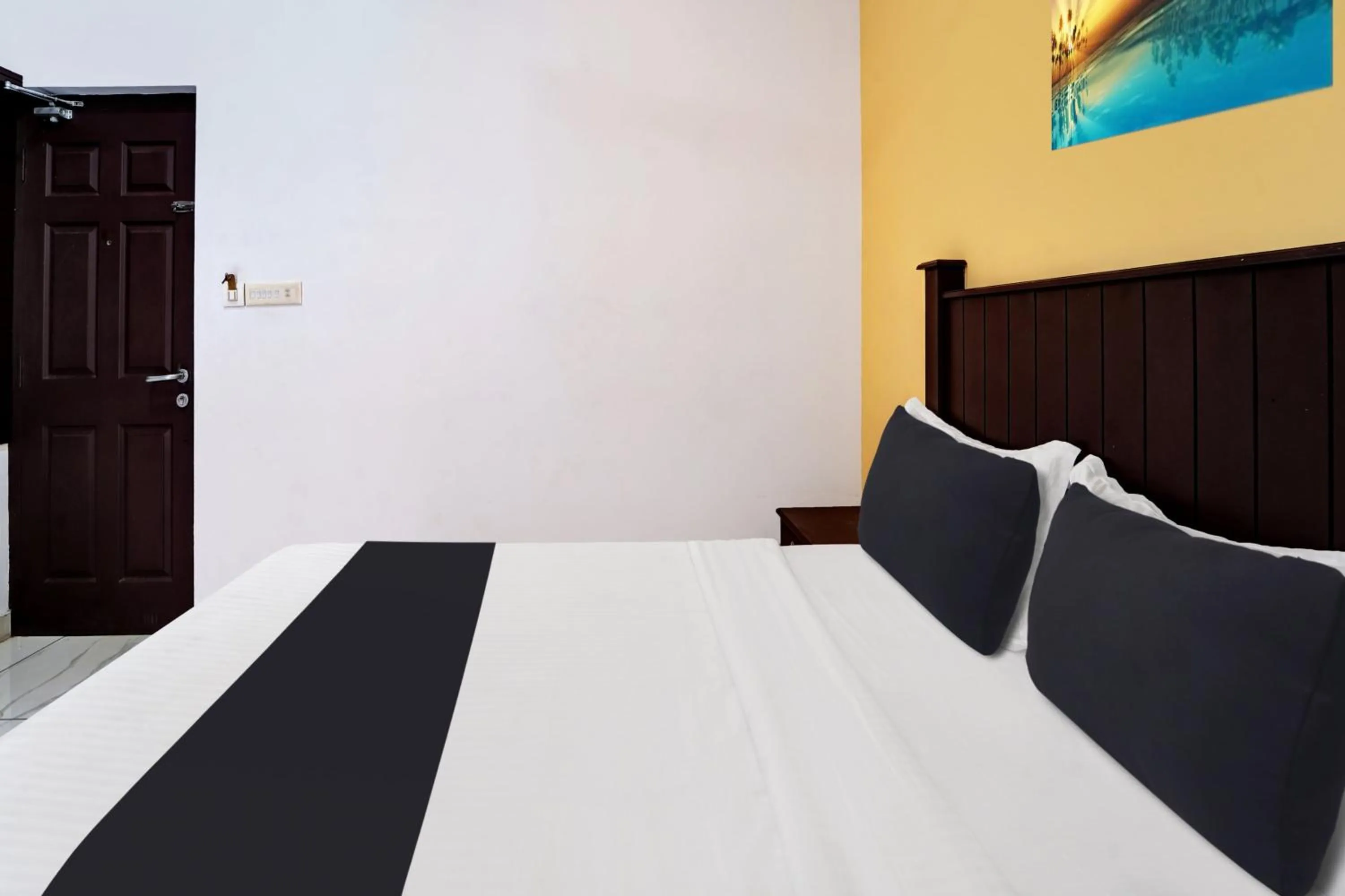 Bed in Collection O Calvathy Road Near Fort Kochi