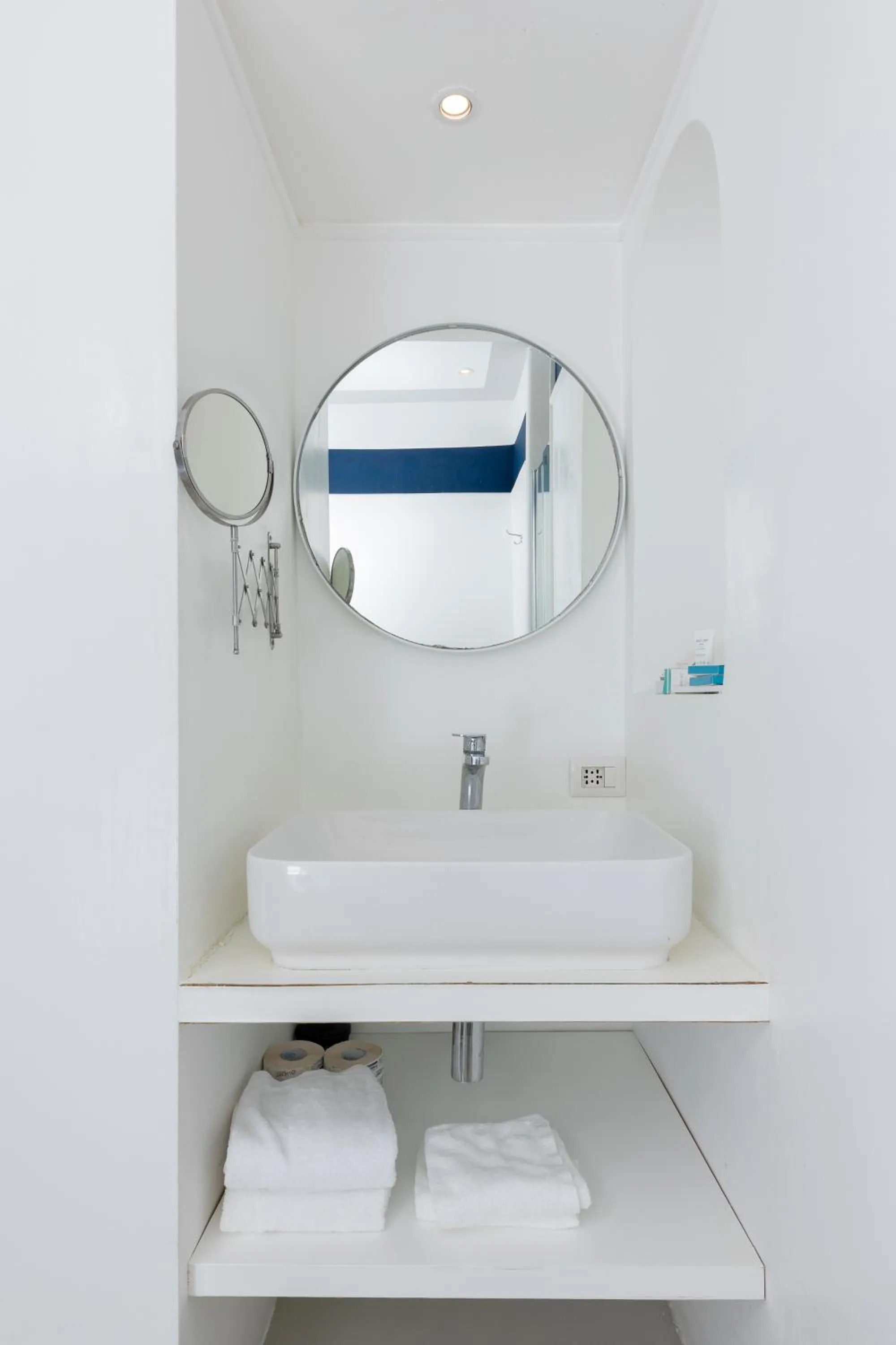 Bathroom in Villa La Pergola Capri