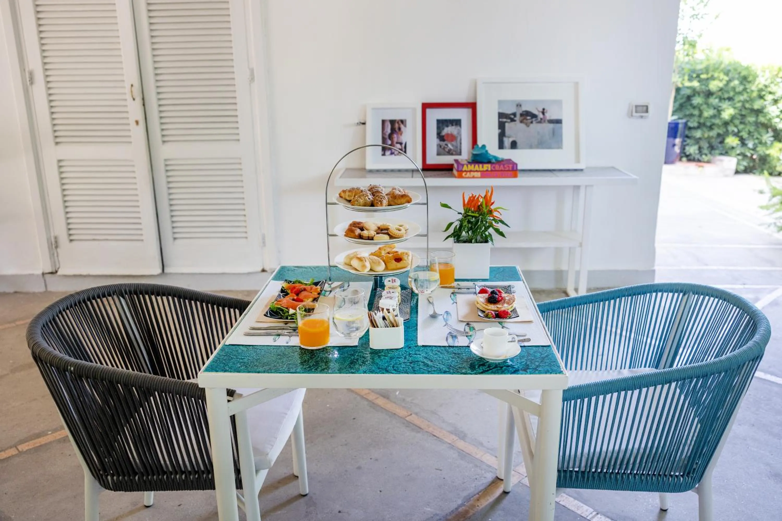 Breakfast in Villa La Pergola Capri