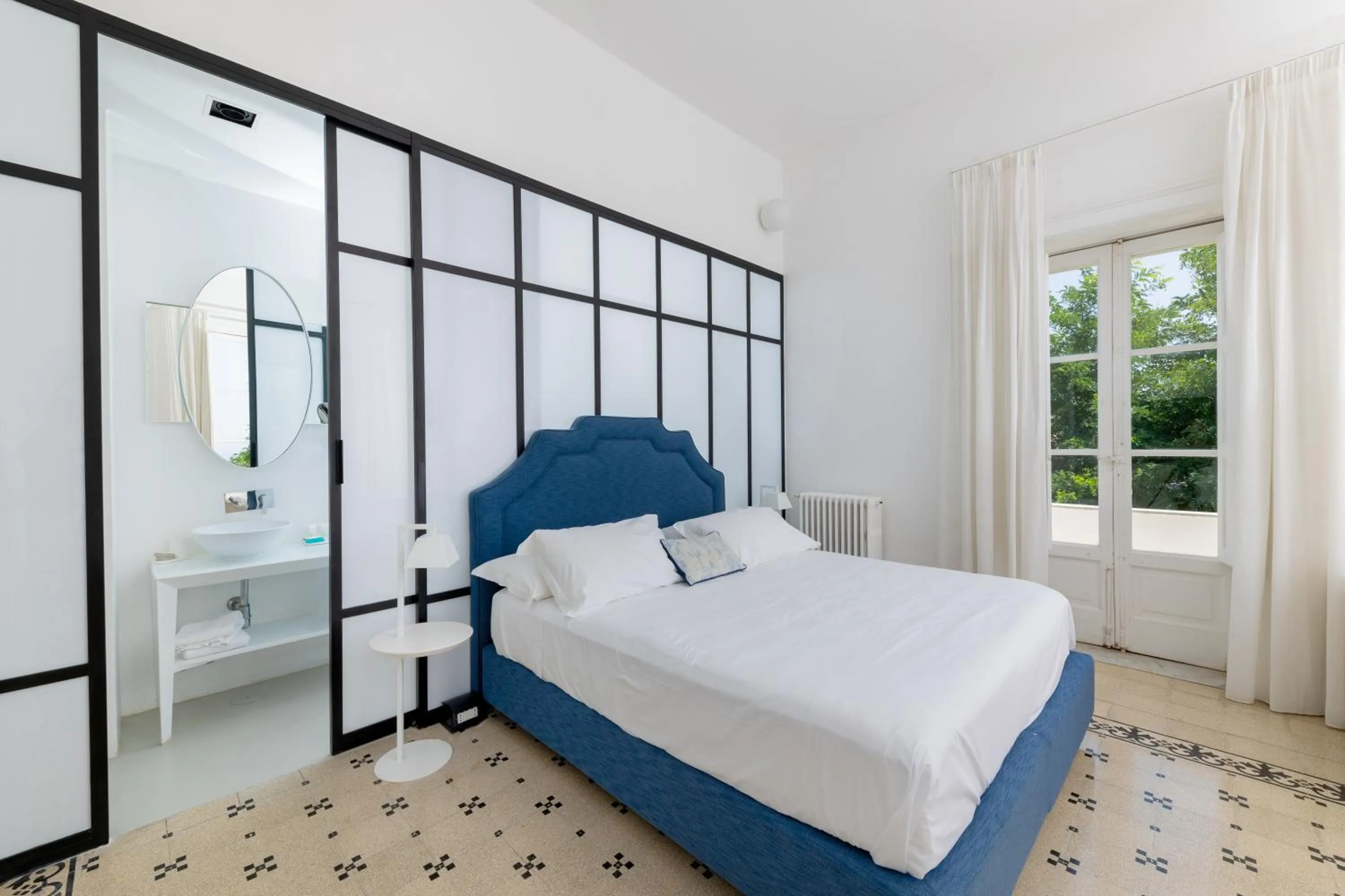 Bed in Villa La Pergola Capri