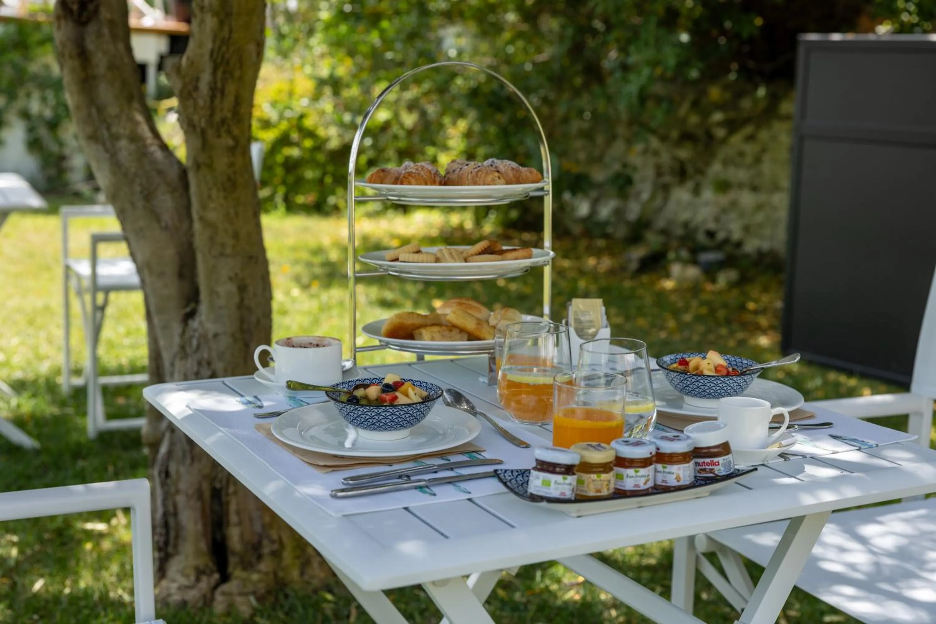 Breakfast in Villa La Pergola Capri